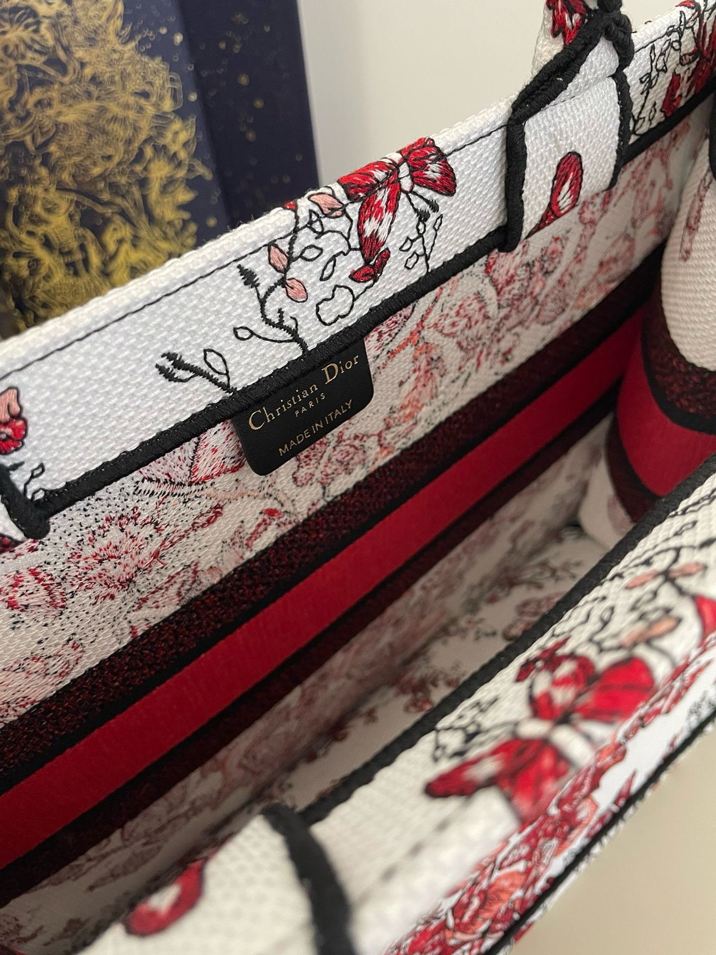 Bagsaaa D10r Lady Small Book Tote Red Butterfly Around The World Embroidery - 26x8x22cm