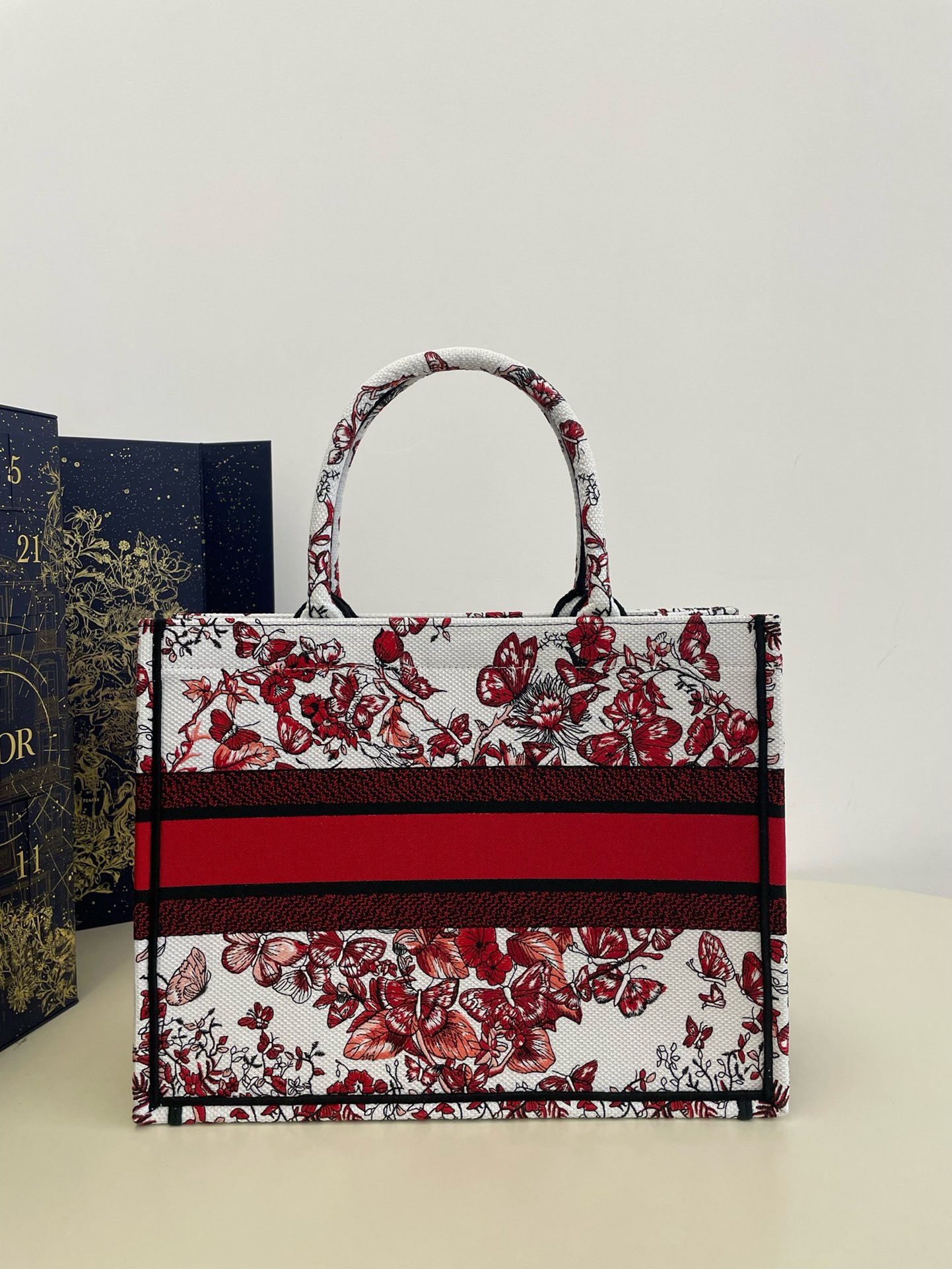 Bagsaaa D10r Lady Medium Book Tote Red Butterfly Around The World Embroidery - 36x18x28cm
