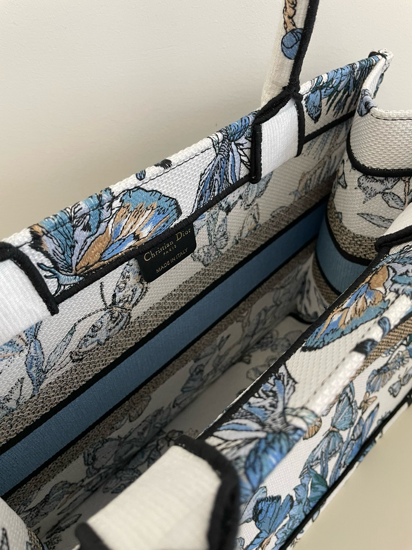 Bagsaaa D10r Medium Book Tote White and Blue Toile De Jouy Mexico Embroidery - 36x18x28cm