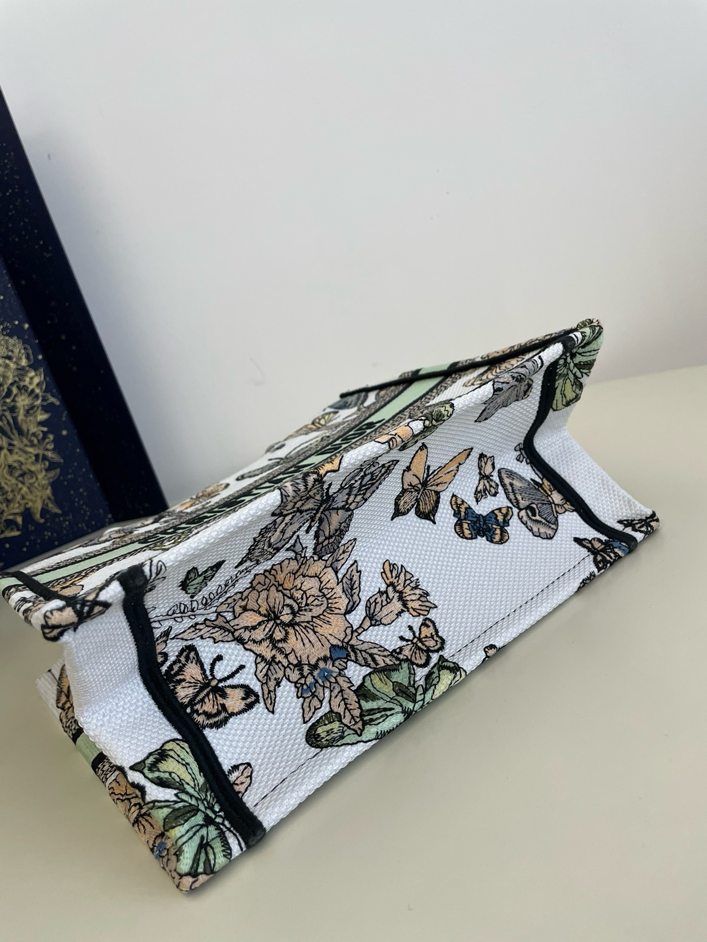 Bagsaaa D10r Small Book Tote White and Green Toile De Jouy Mexico Embroidery - 26x8x22cm