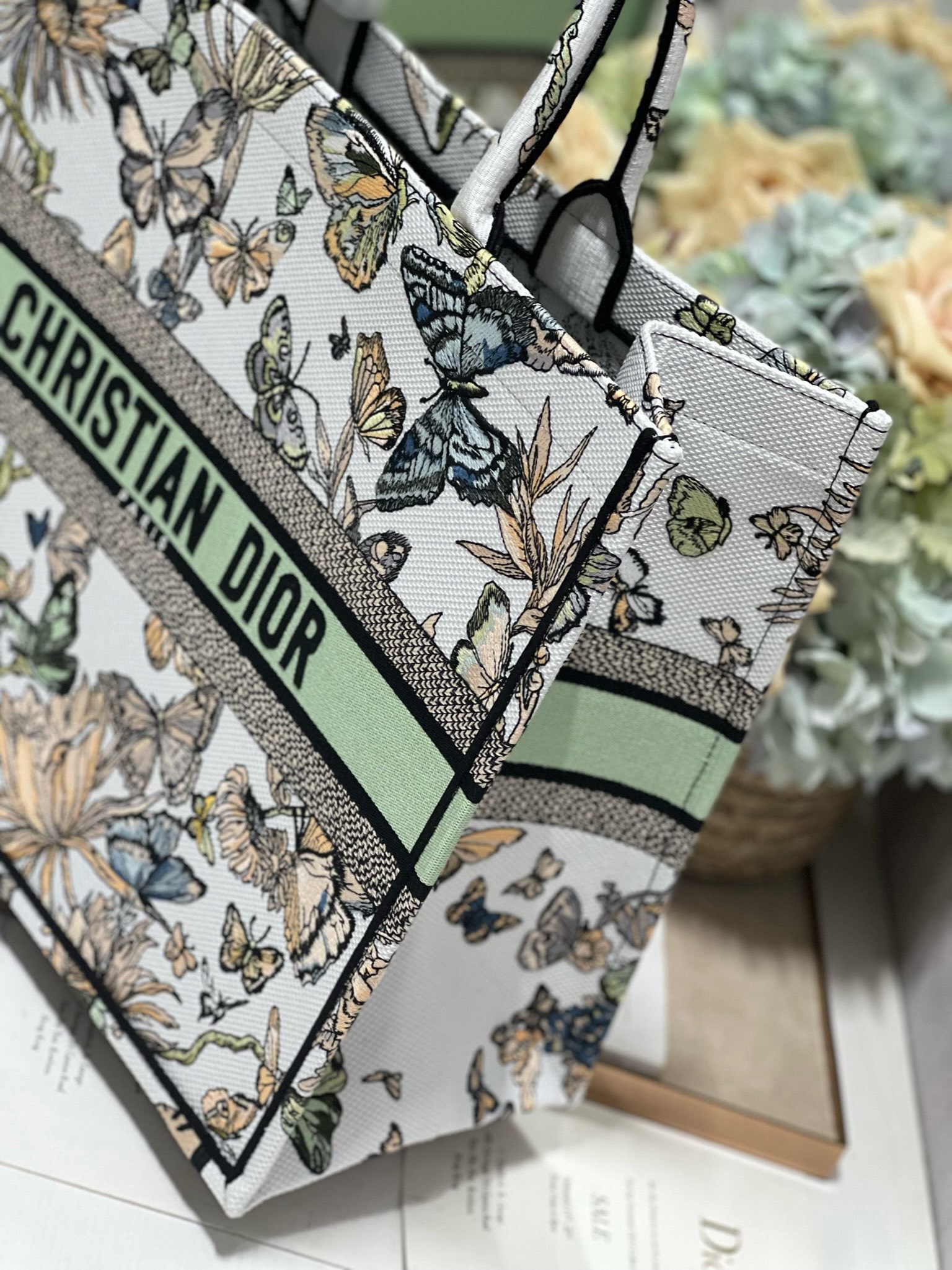Bagsaaa D10r Large Book Tote White and Green Toile De Jouy Mexico Embroidery - 42cm