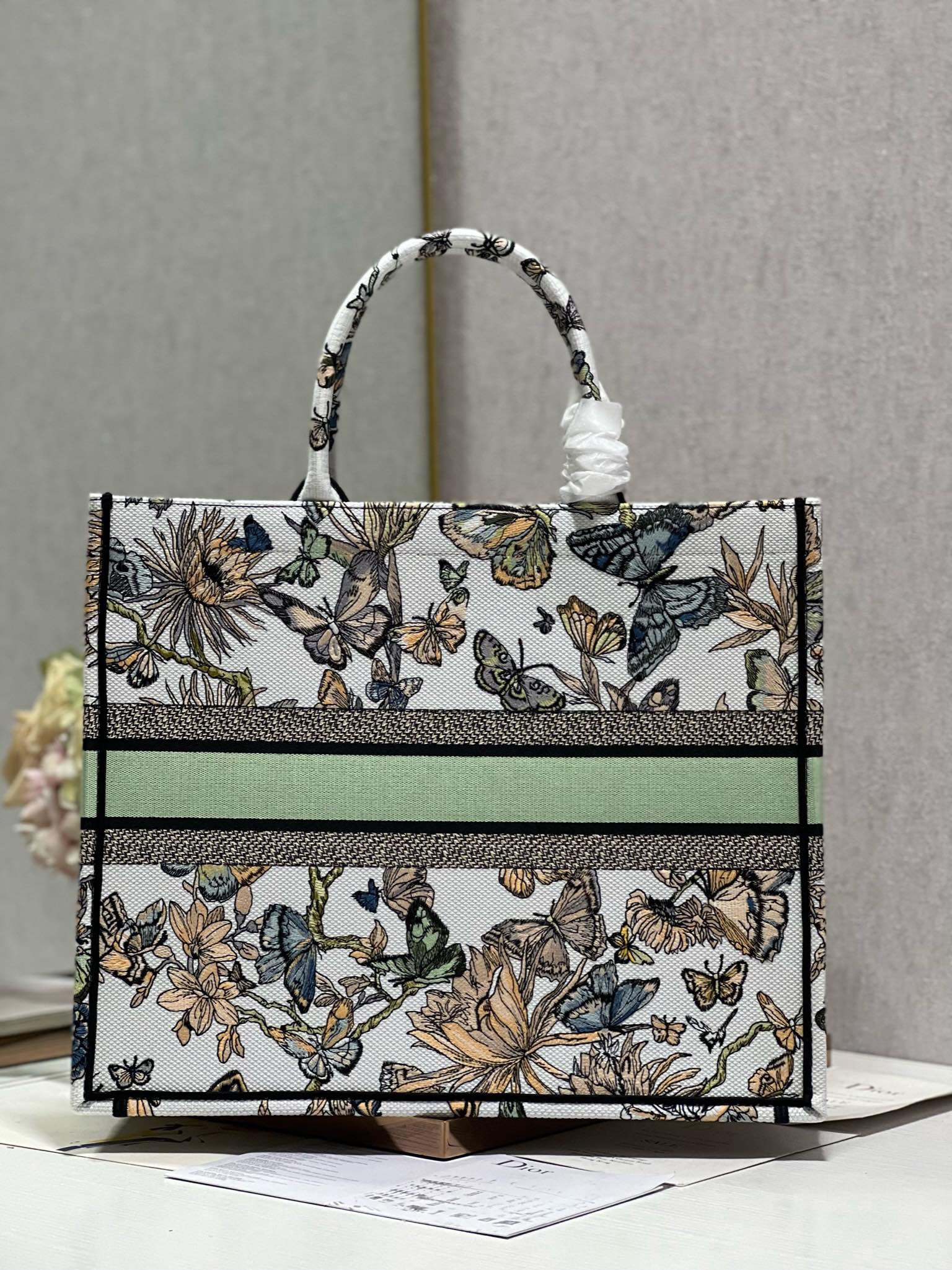 Bagsaaa D10r Large Book Tote White and Green Toile De Jouy Mexico Embroidery - 42cm