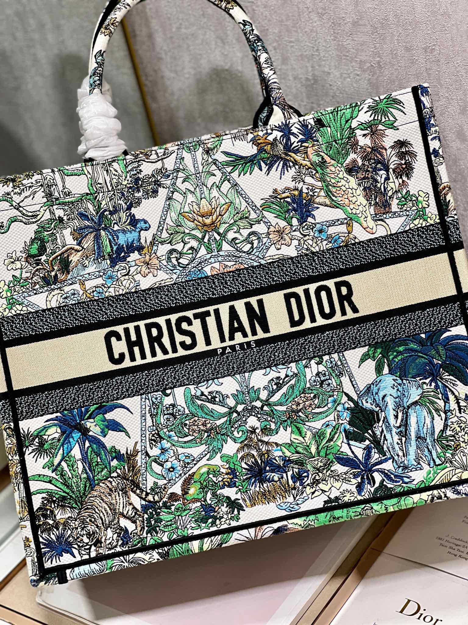 Bagsaaa D10r Large Book Tote Maria Grazia Chiuri Green - 42x35x18.5cm
