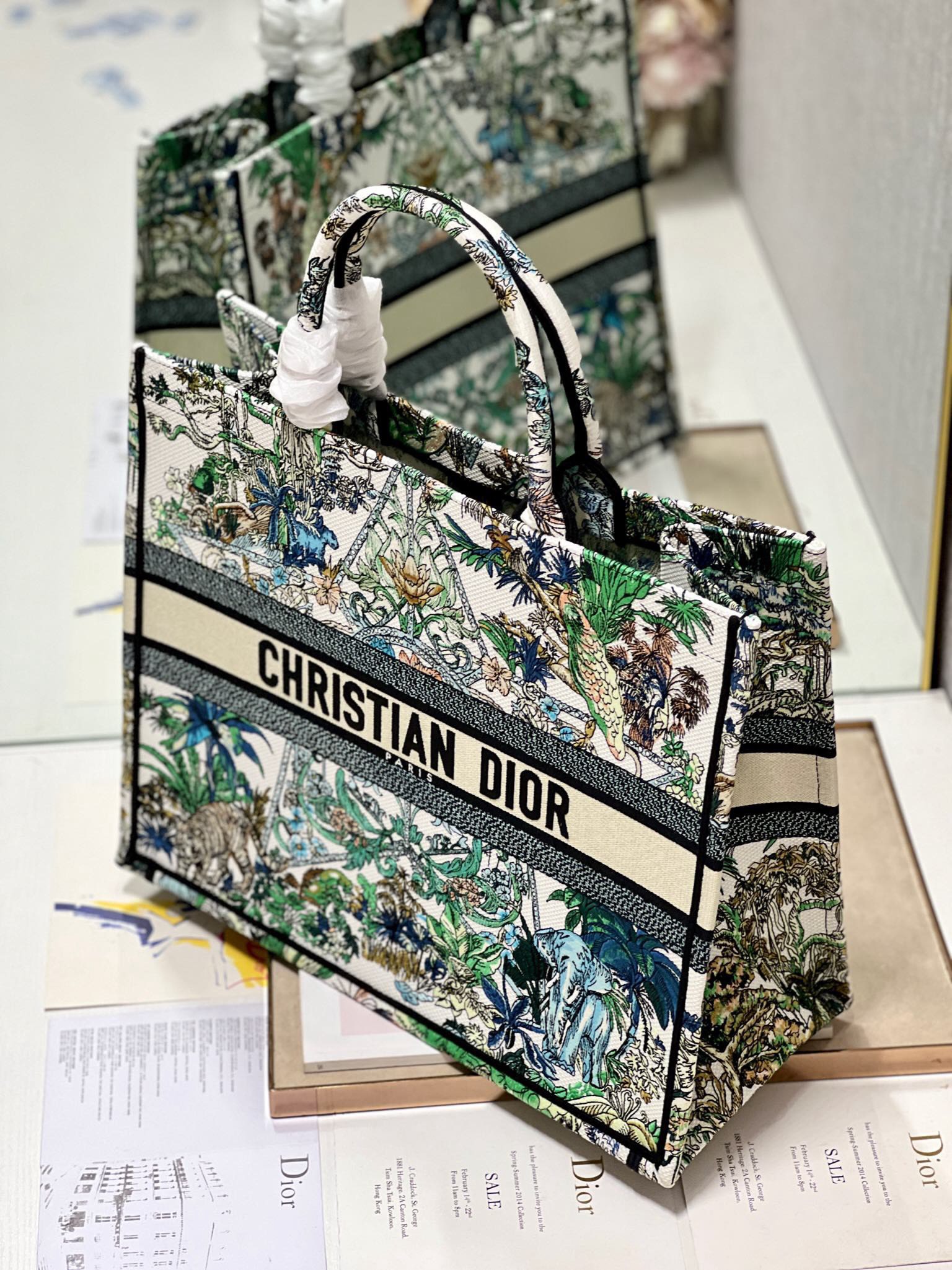 Bagsaaa D10r Large Book Tote Maria Grazia Chiuri Green - 42x35x18.5cm