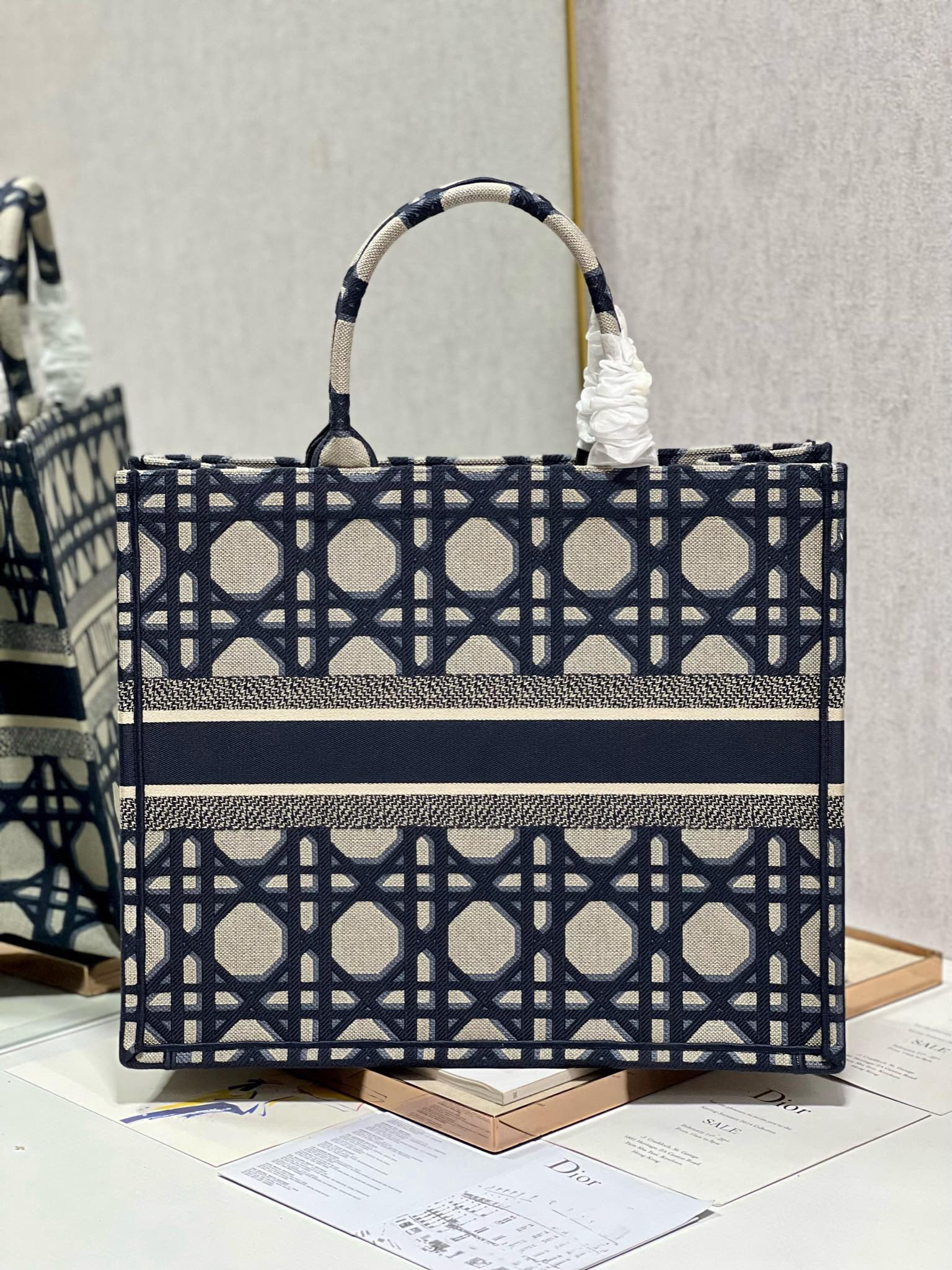 Bagsaaa D10r Large Book Tote Blue Macrocannage Embroidery