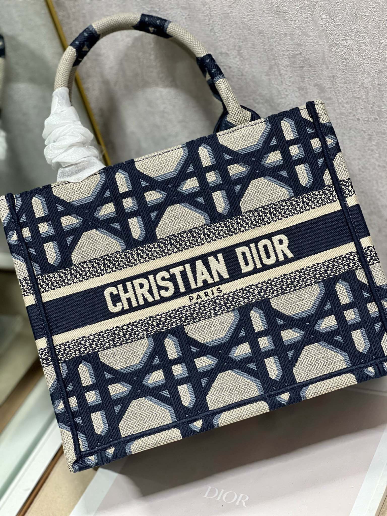 Bagsaaa D10r MediumBook Tote Blue Macrocannage Embroidery
