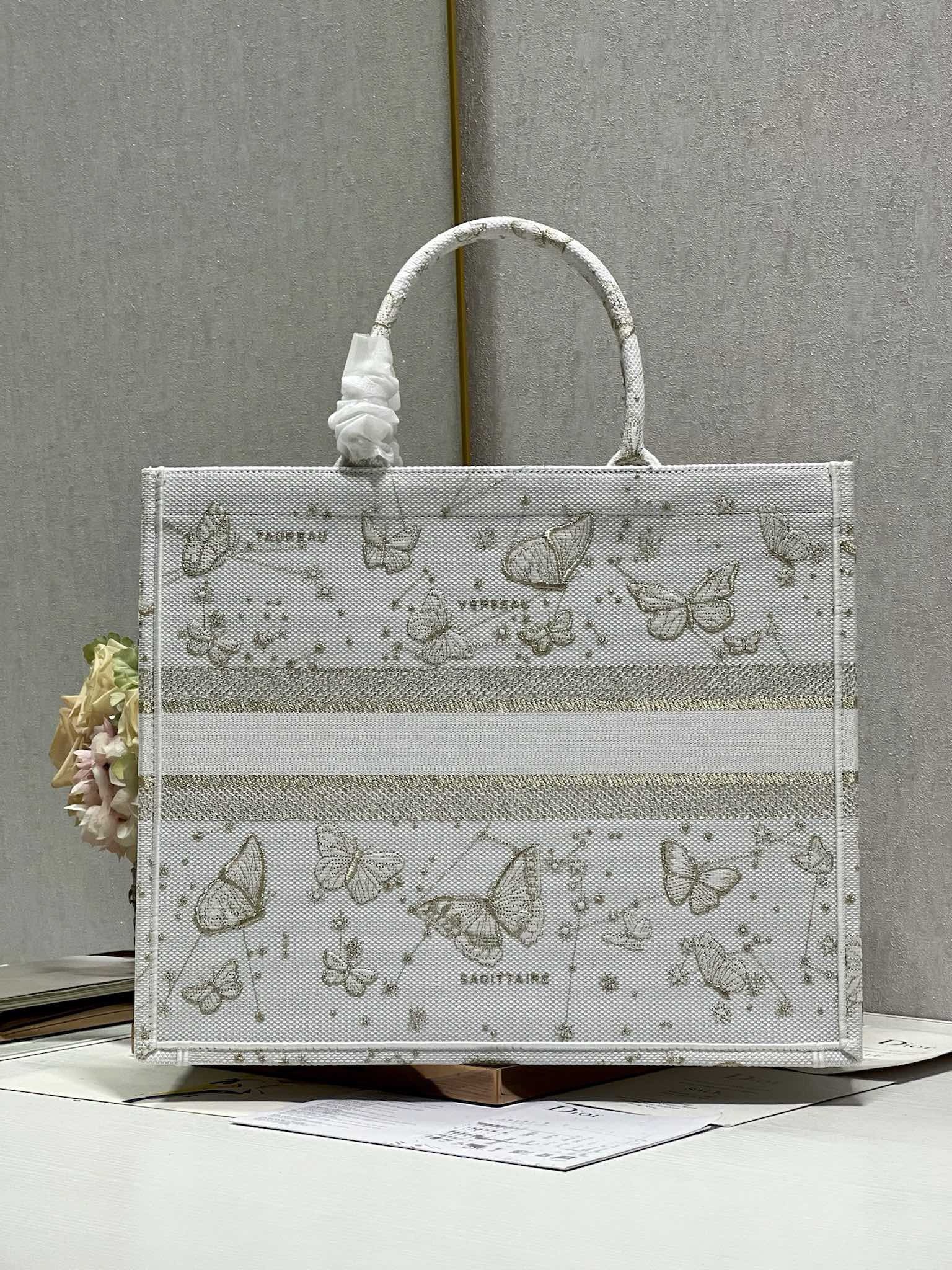 Bagsaaa D10r Book Tote Large White and Gold-tone Gradient Butterflies