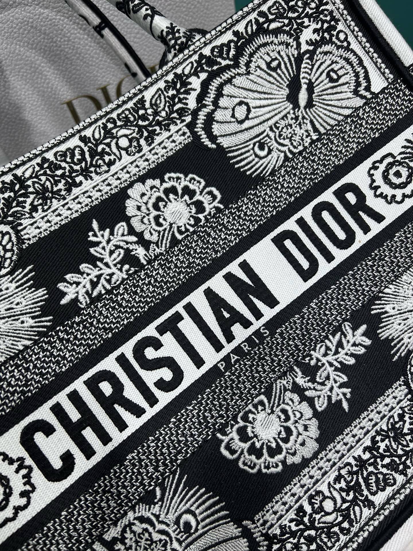Bagsaaa D10r Medium Book Tote Black and White Butterfly Bandana Embroidery (36 x 27.5 x 16.5 cm)