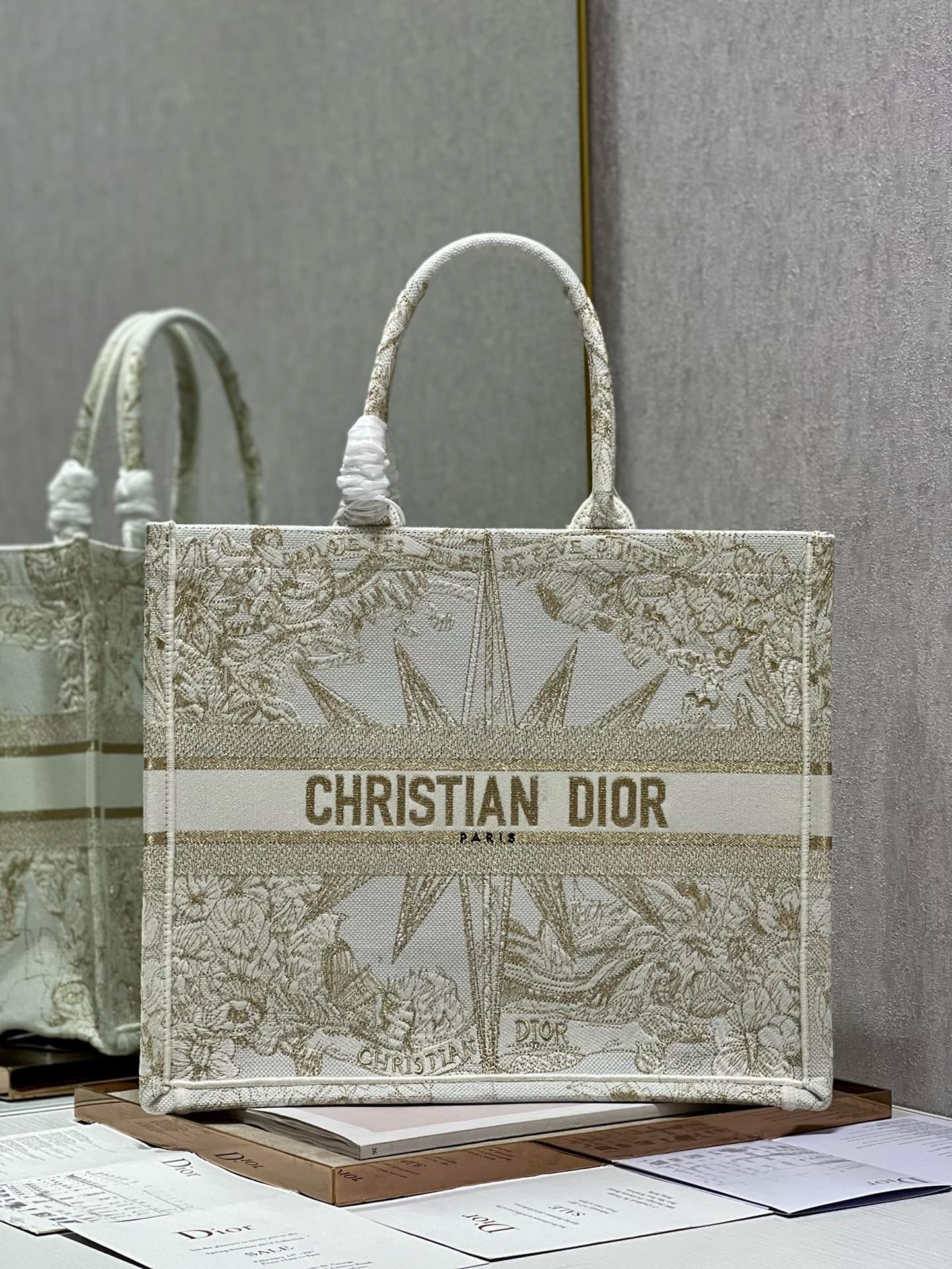 Bagsaaa D10r Large Book Tote Gold Tone Metallic - 42cm