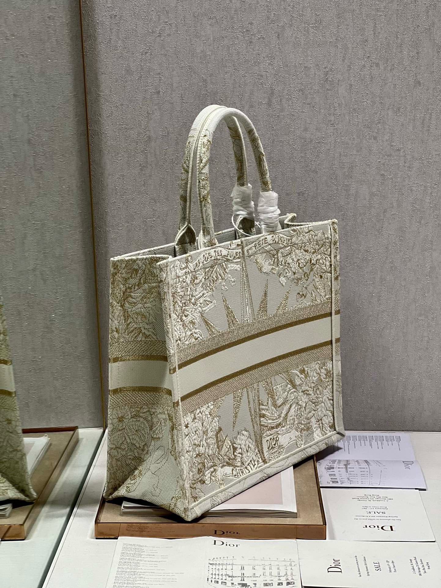 Bagsaaa D10r Large Book Tote Gold Tone Metallic - 42cm