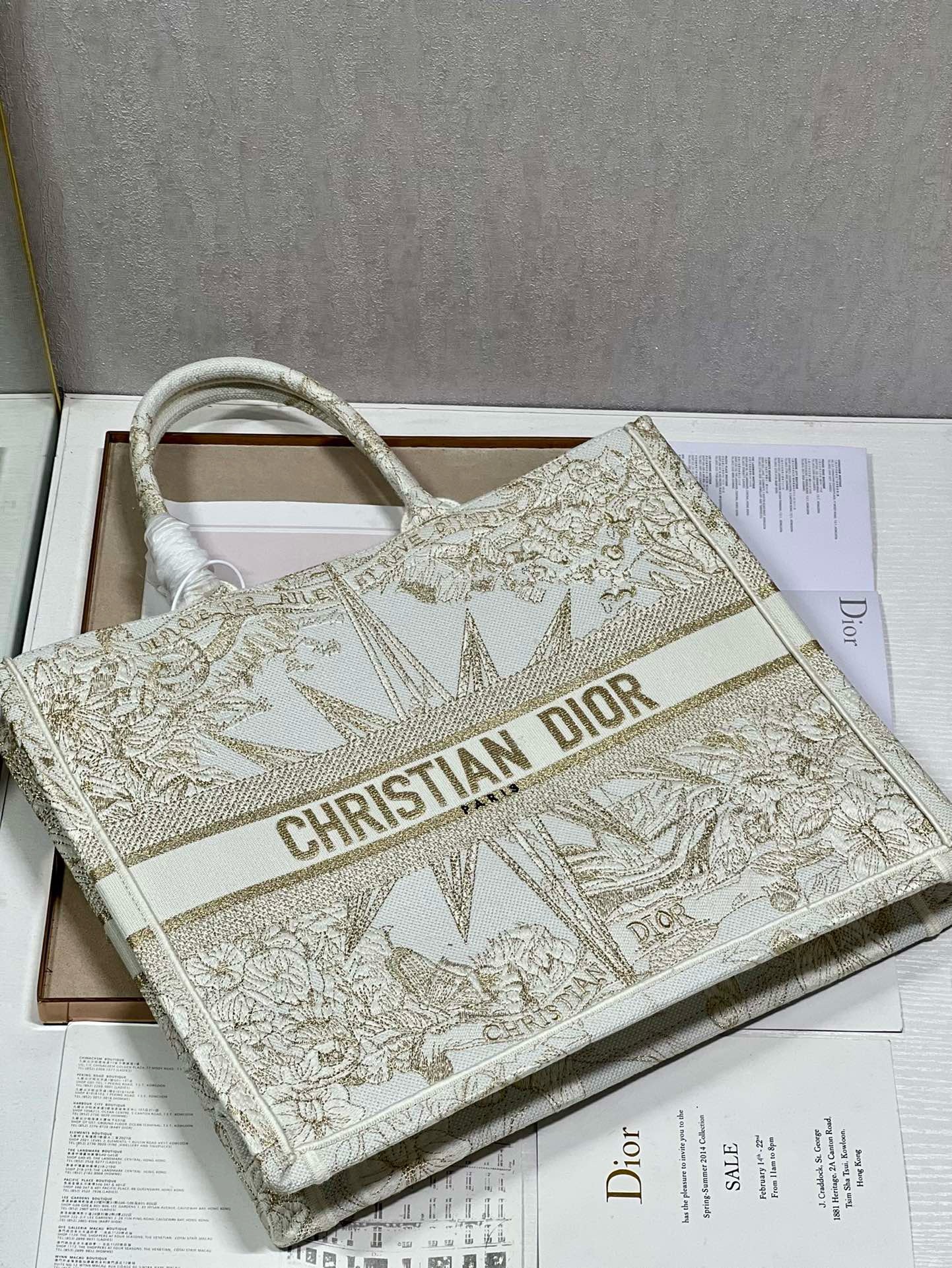 Bagsaaa D10r Large Book Tote Gold Tone Metallic - 42cm