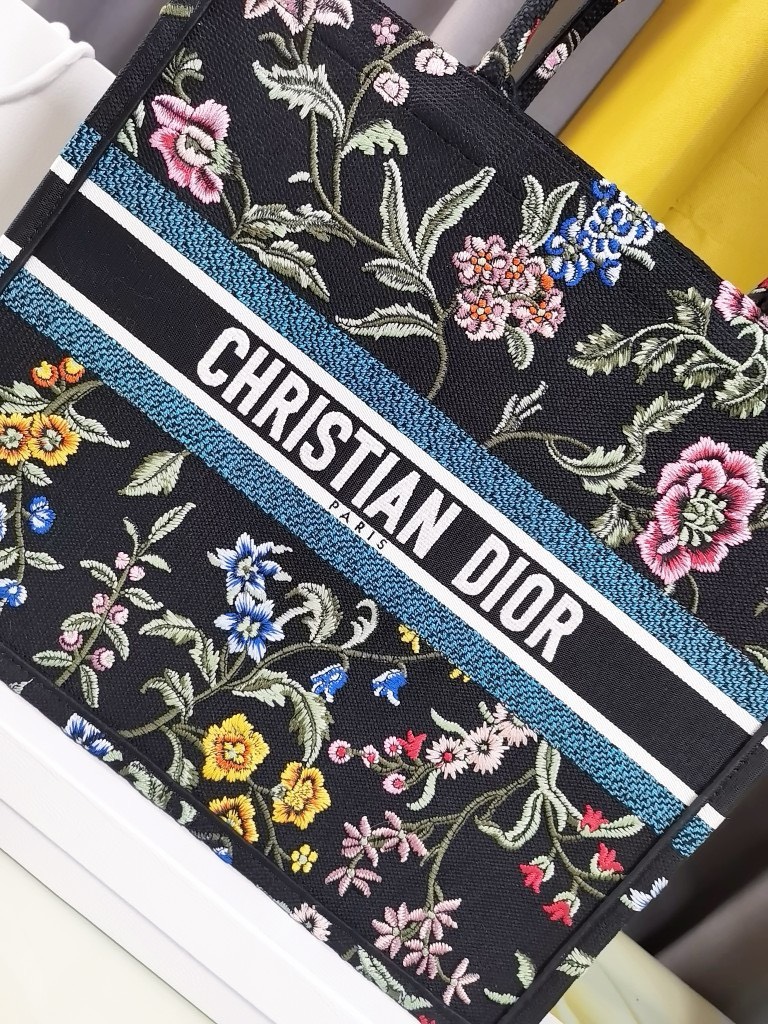 Bagsaaa D10r Large Black Petites Fleurs Embroidery Book Tote 42cm