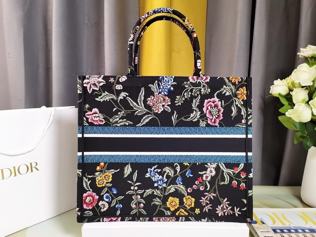 Bagsaaa D10r Large Black Petites Fleurs Embroidery Book Tote 42cm