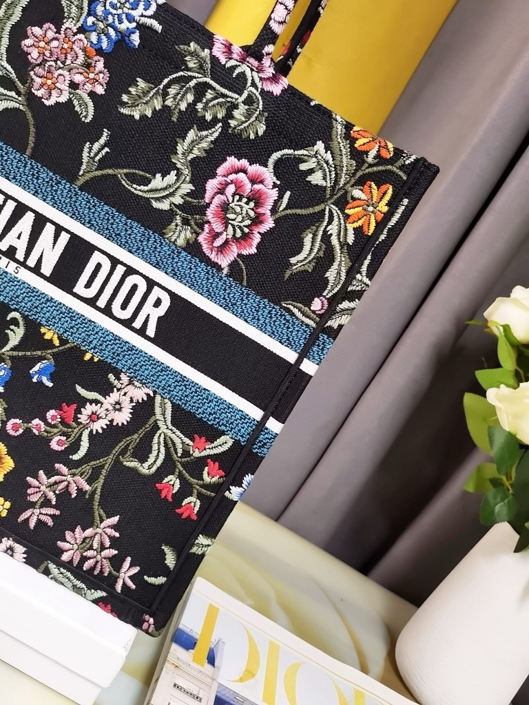 Bagsaaa D10r Large Black Petites Fleurs Embroidery Book Tote 42cm
