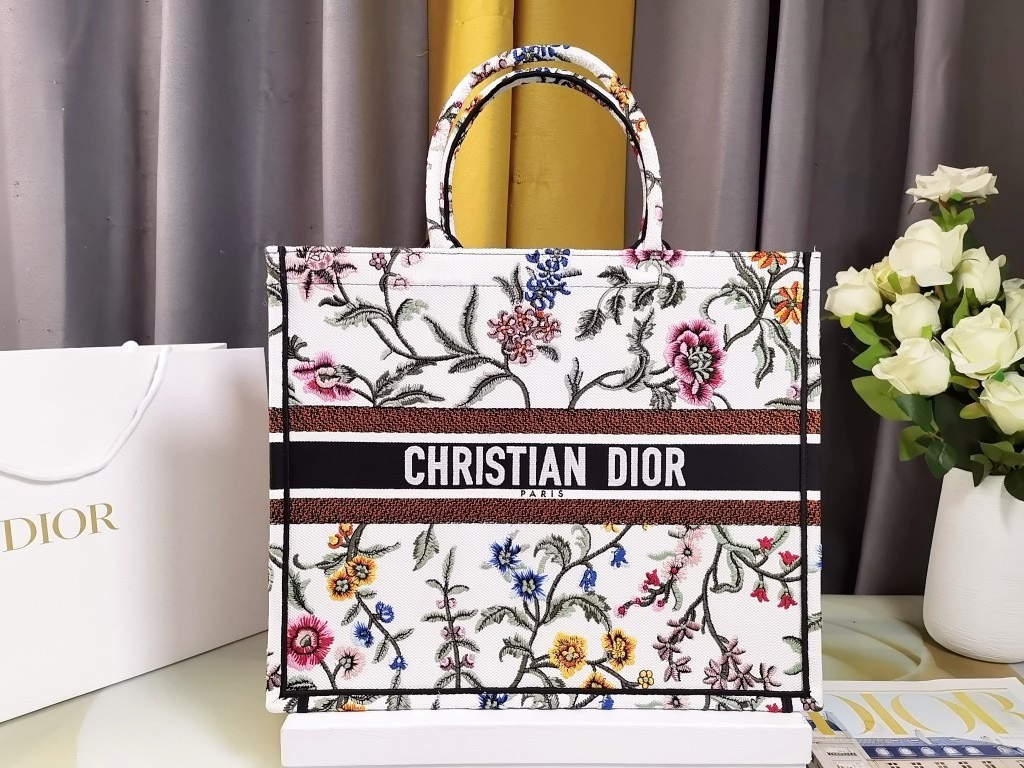 Bagsaaa D10r Large White Petites Fleurs Embroidery Book Tote 42cm