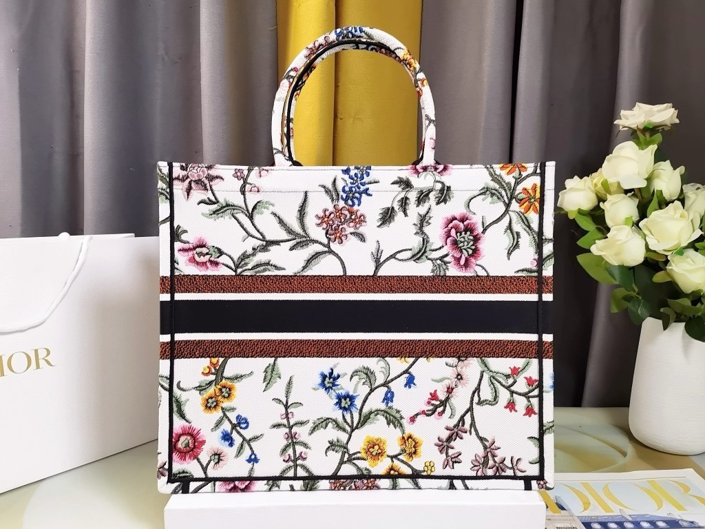 Bagsaaa D10r Large White Petites Fleurs Embroidery Book Tote 42cm