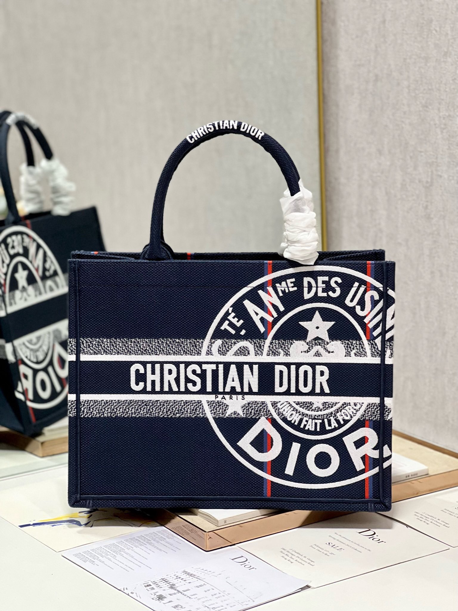 Bagsaaa Medium D10r Book Tote Blue D10r Union Embroidery - 36 x 27.5 x 16.5 cm