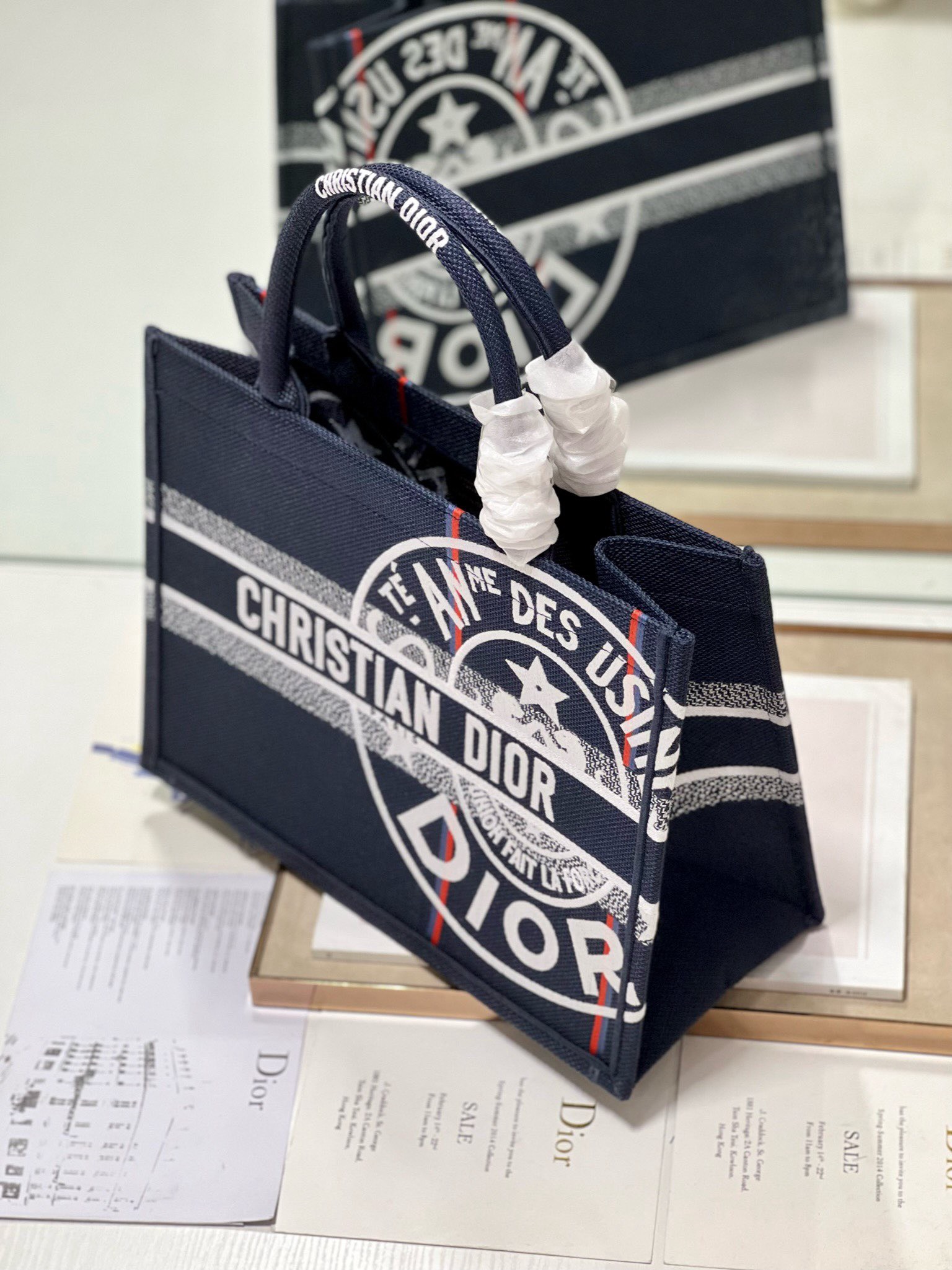 Bagsaaa Medium D10r Book Tote Blue D10r Union Embroidery - 36 x 27.5 x 16.5 cm
