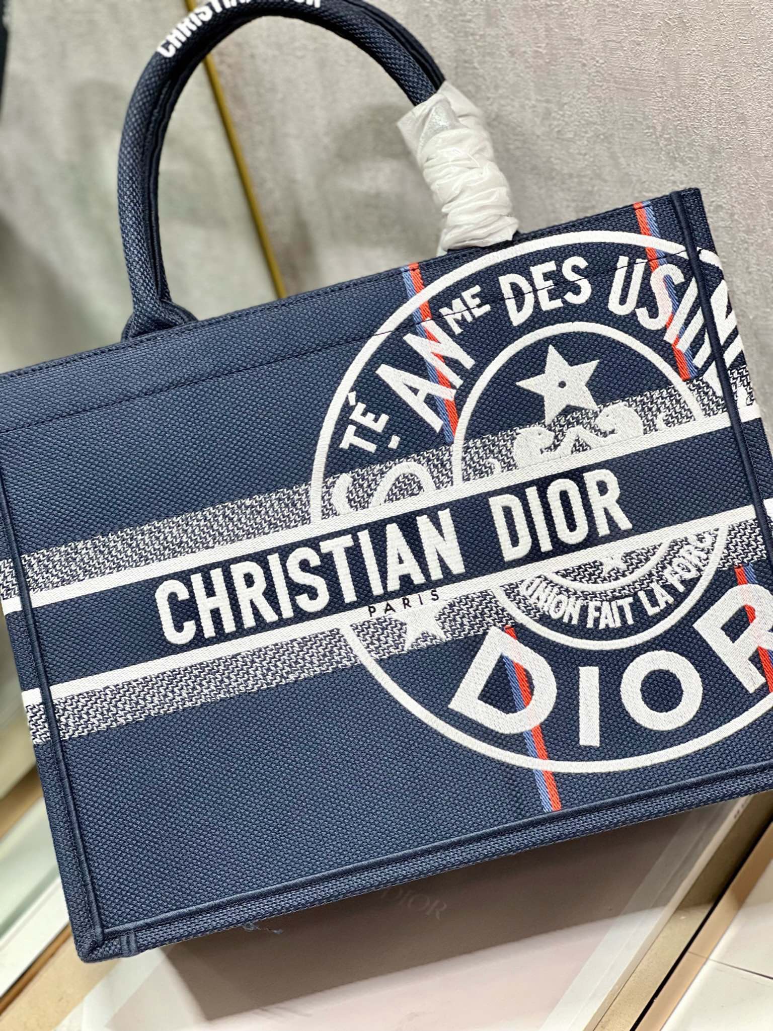 Bagsaaa Medium D10r Book Tote Blue D10r Union Embroidery - 36 x 27.5 x 16.5 cm