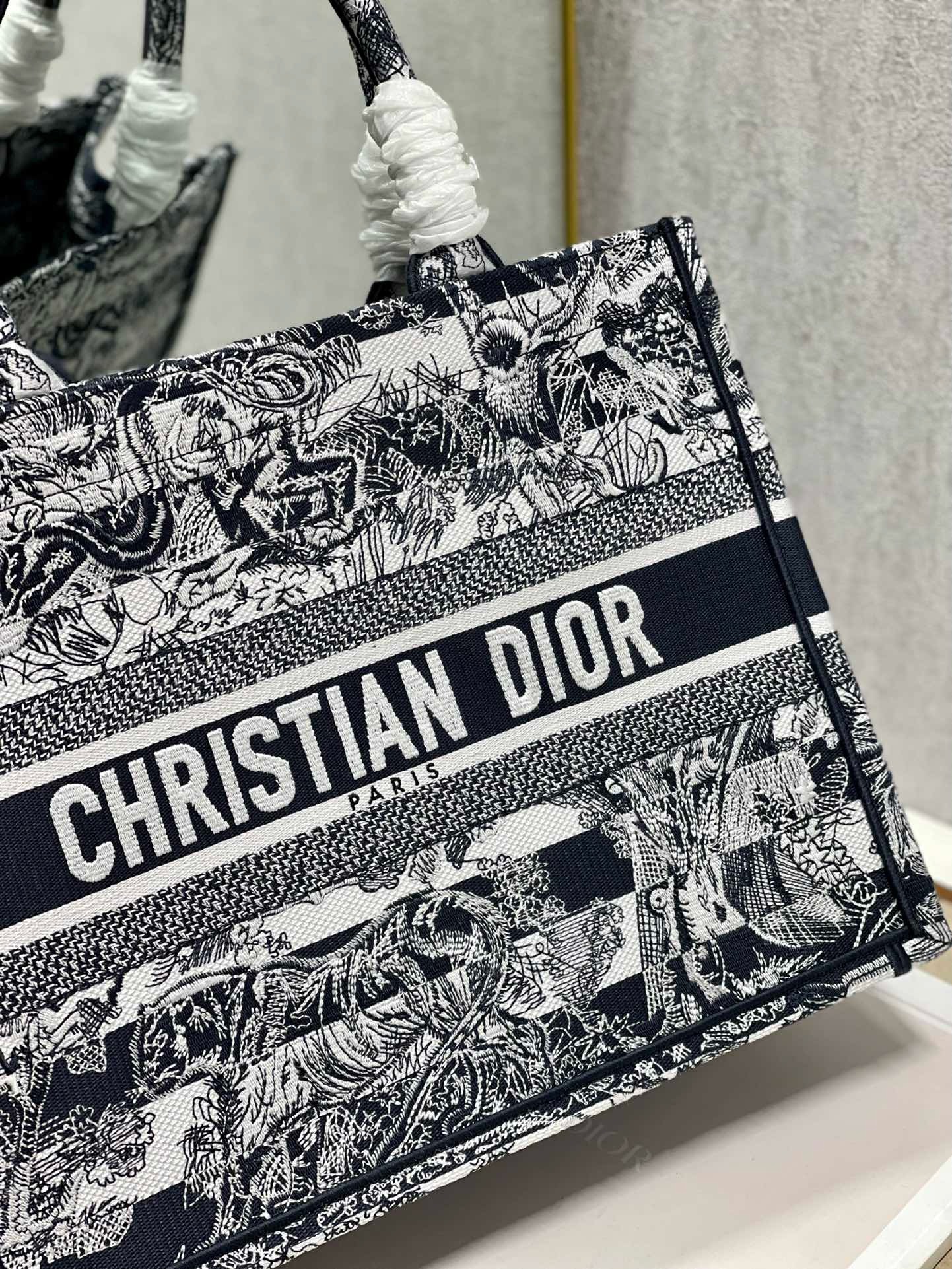 Bagsaaa D10r Medium Book Tote D - Striped Ecru and Dark Blue Toile de Jouy Embroidery