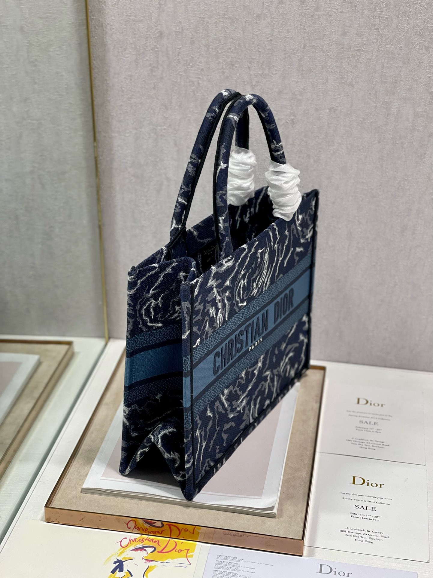 Bagsaaa D10r Medium Book Tote Blue Roses Embroidery