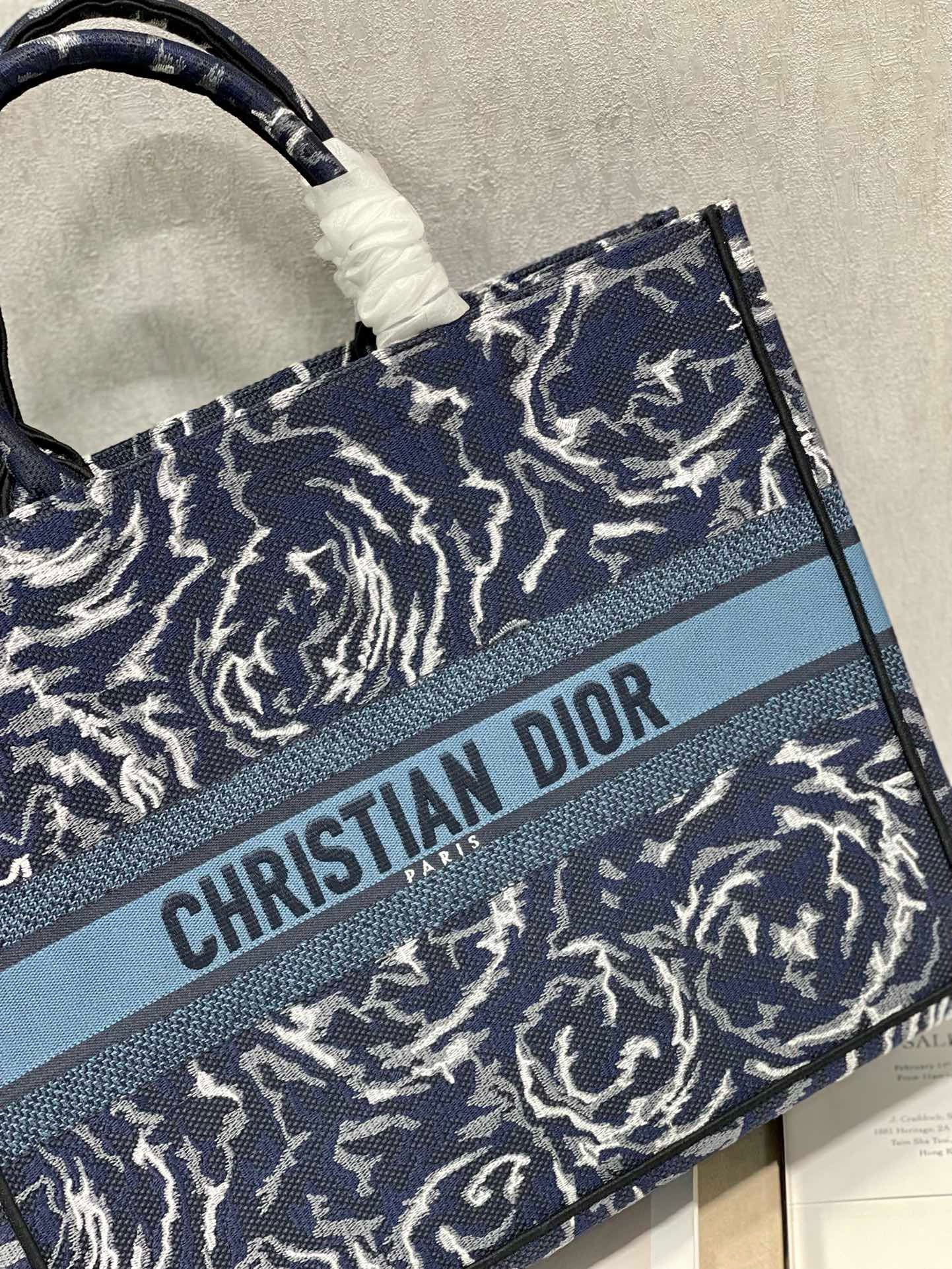 Bagsaaa D10r Large Book Tote Blue Roses Embroidery