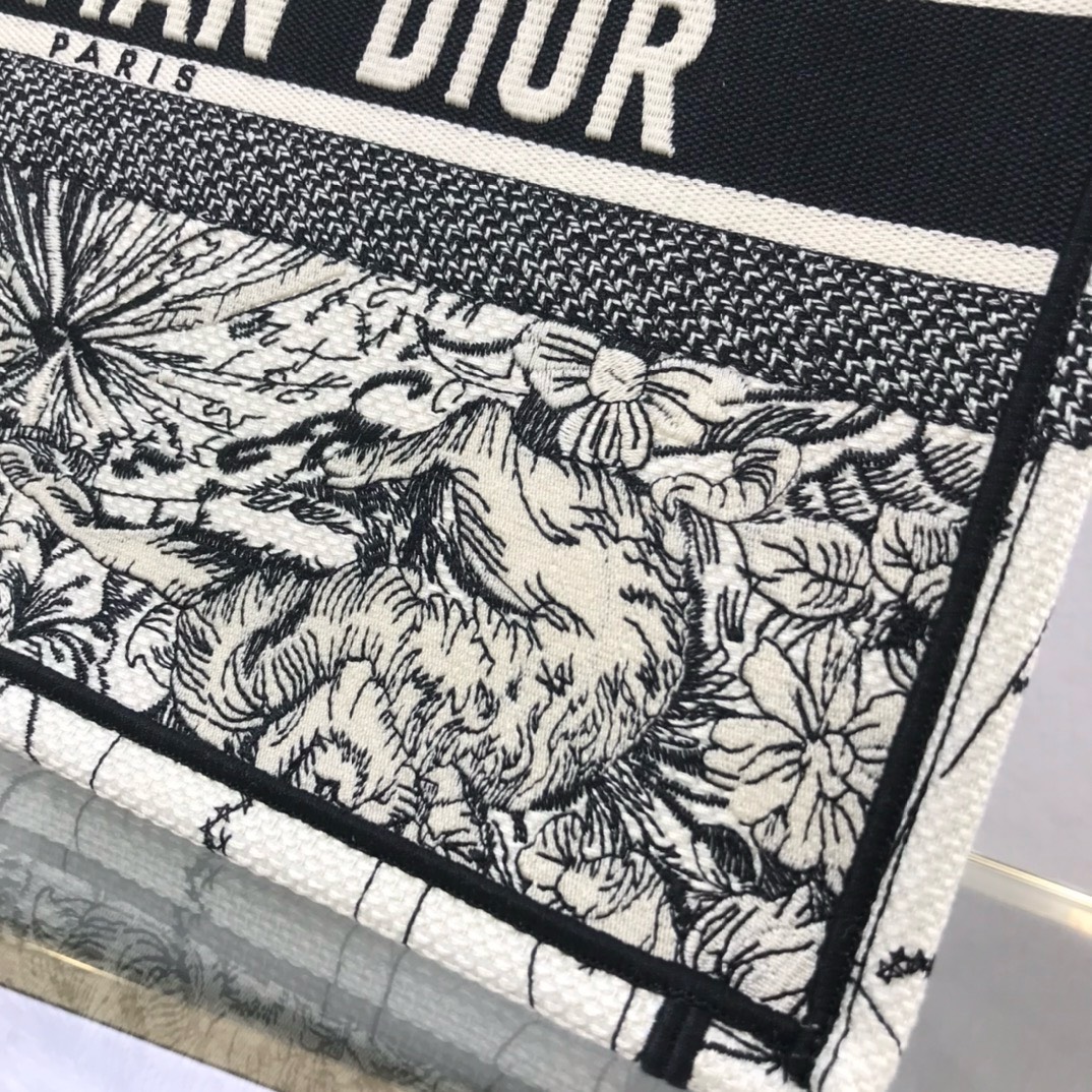 Bagsaaa D10r Medium Book Tote Black & White Embroidery