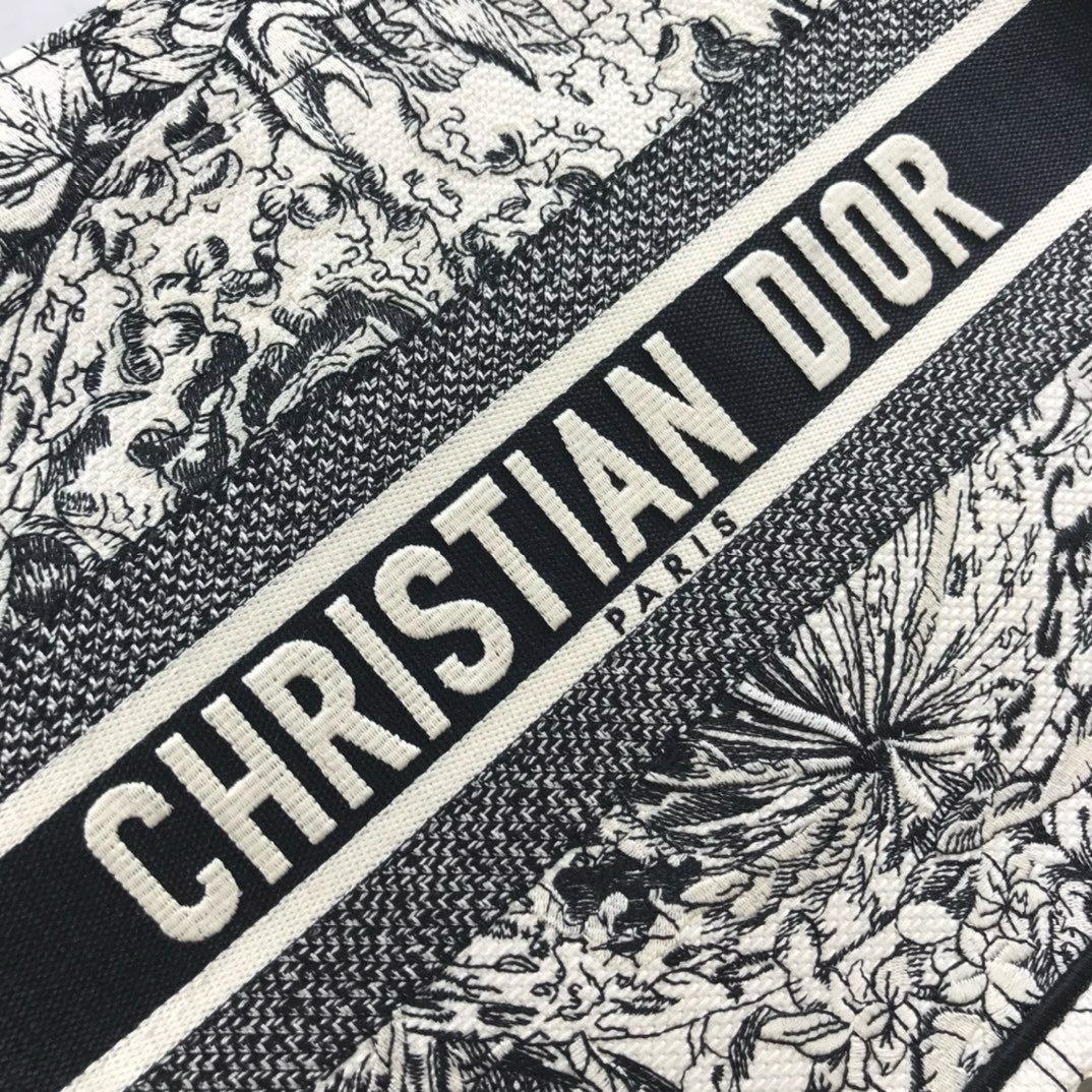 Bagsaaa D10r Medium Book Tote Black & White Embroidery
