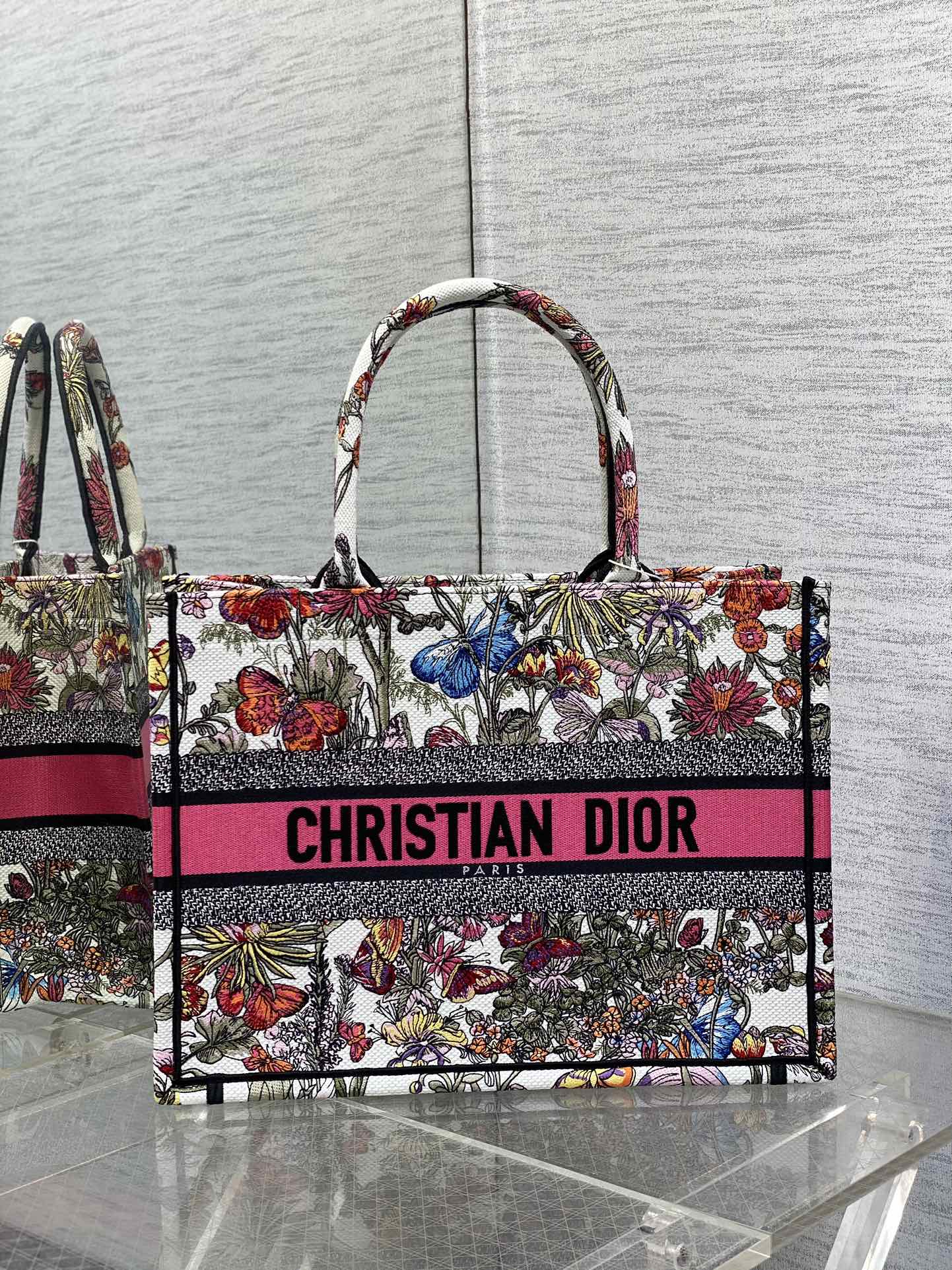 Bagsaaa D10r Medium Book Tote White Multicolor Mexico Millefiori Embroidery 36cm
