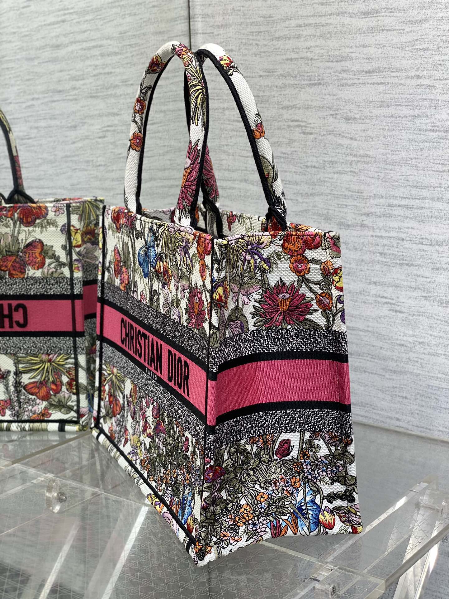 Bagsaaa D10r Medium Book Tote White Multicolor Mexico Millefiori Embroidery 36cm