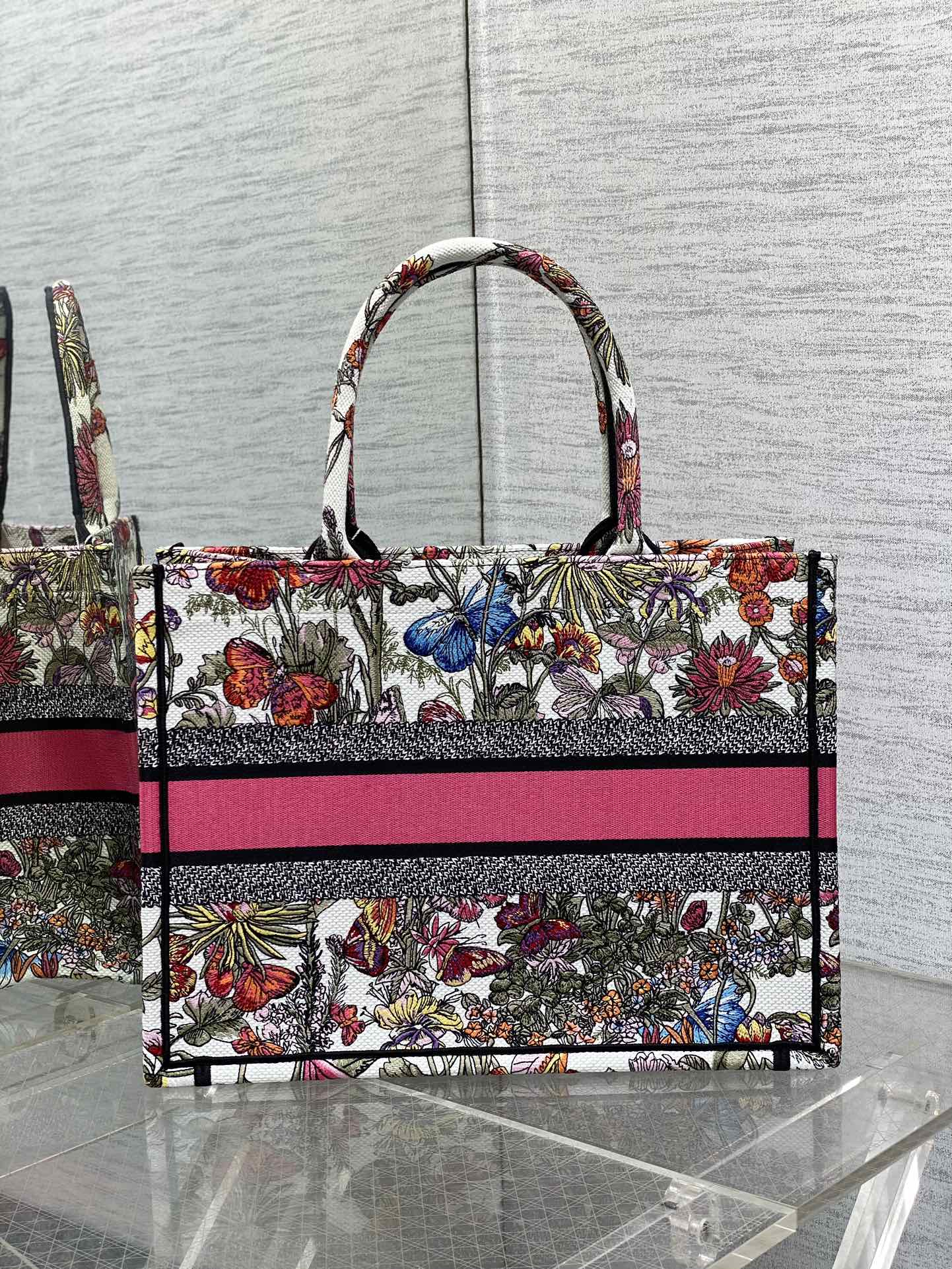Bagsaaa D10r Medium Book Tote White Multicolor Mexico Millefiori Embroidery 36cm