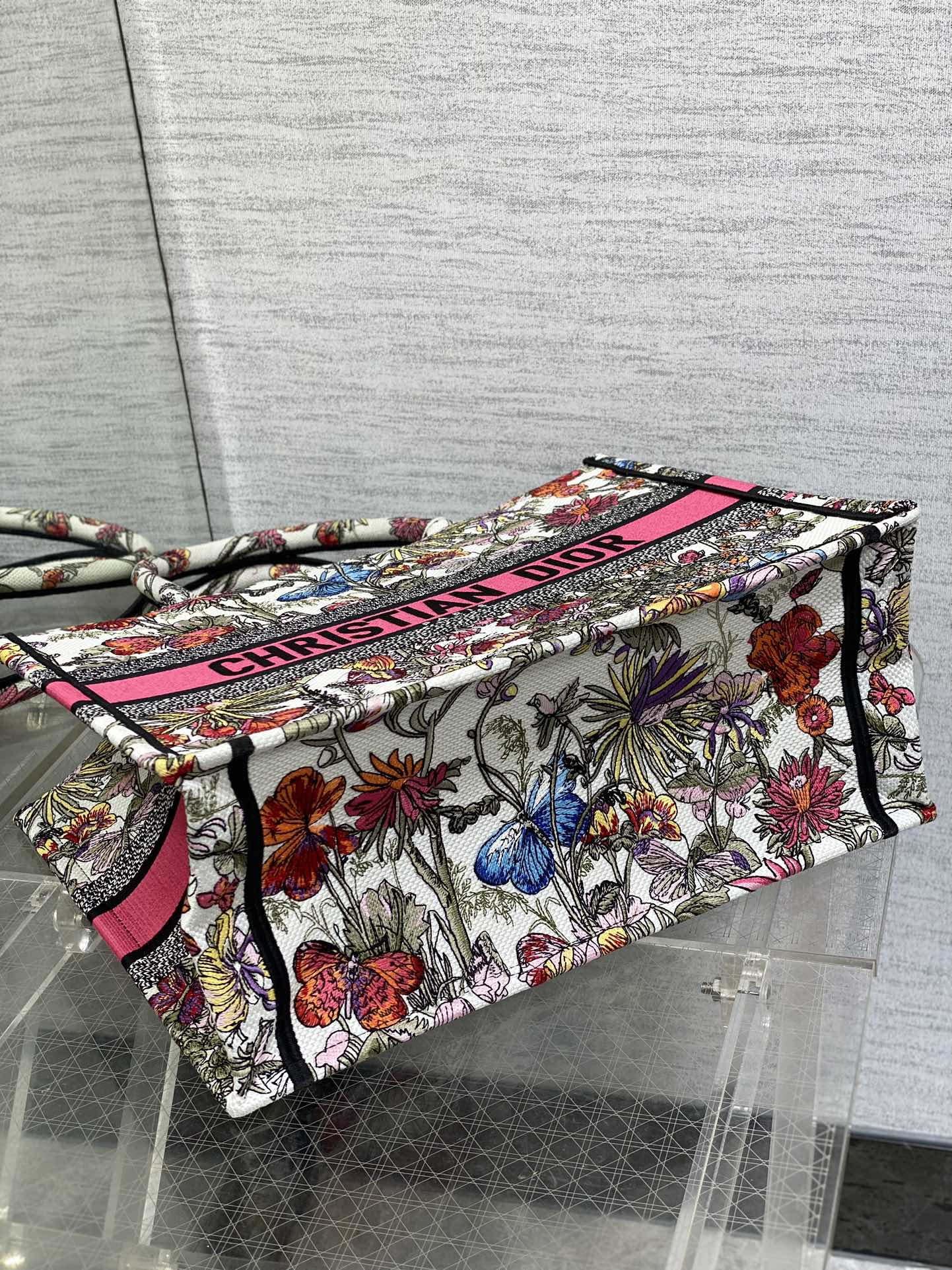 Bagsaaa D10r Medium Book Tote White Multicolor Mexico Millefiori Embroidery 36cm
