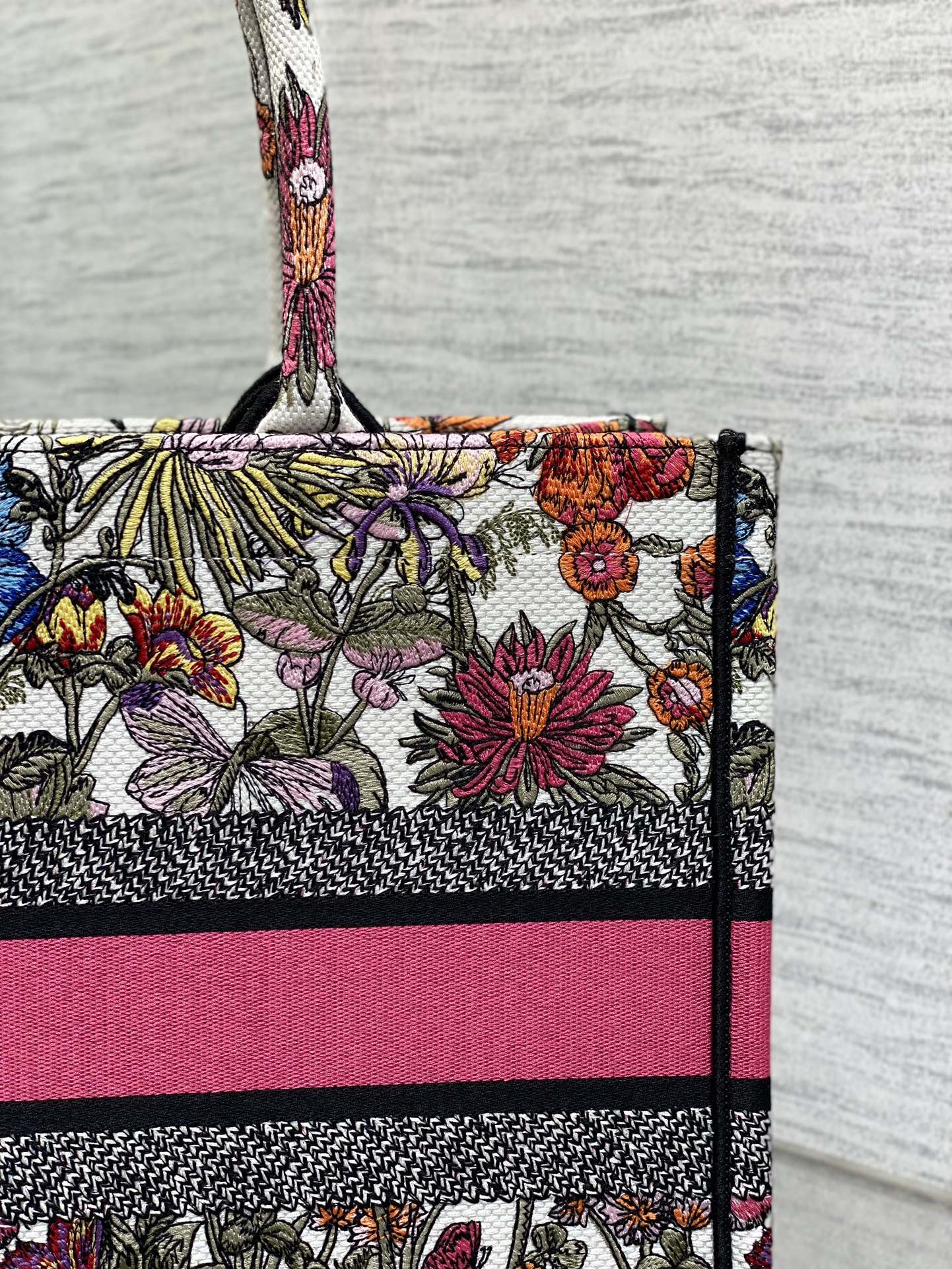 Bagsaaa D10r Medium Book Tote White Multicolor Mexico Millefiori Embroidery 36cm