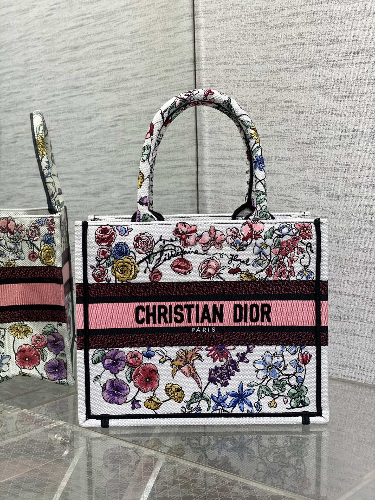 Bagsaaa D10r Small Book Tote White Multicolor Florilegio Embroidery 26cm