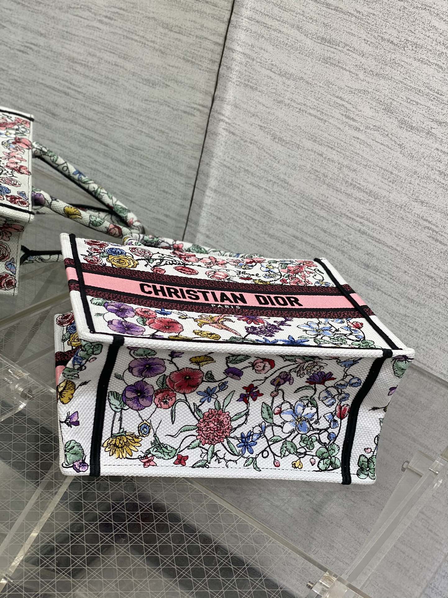 Bagsaaa D10r Small Book Tote White Multicolor Florilegio Embroidery 26cm