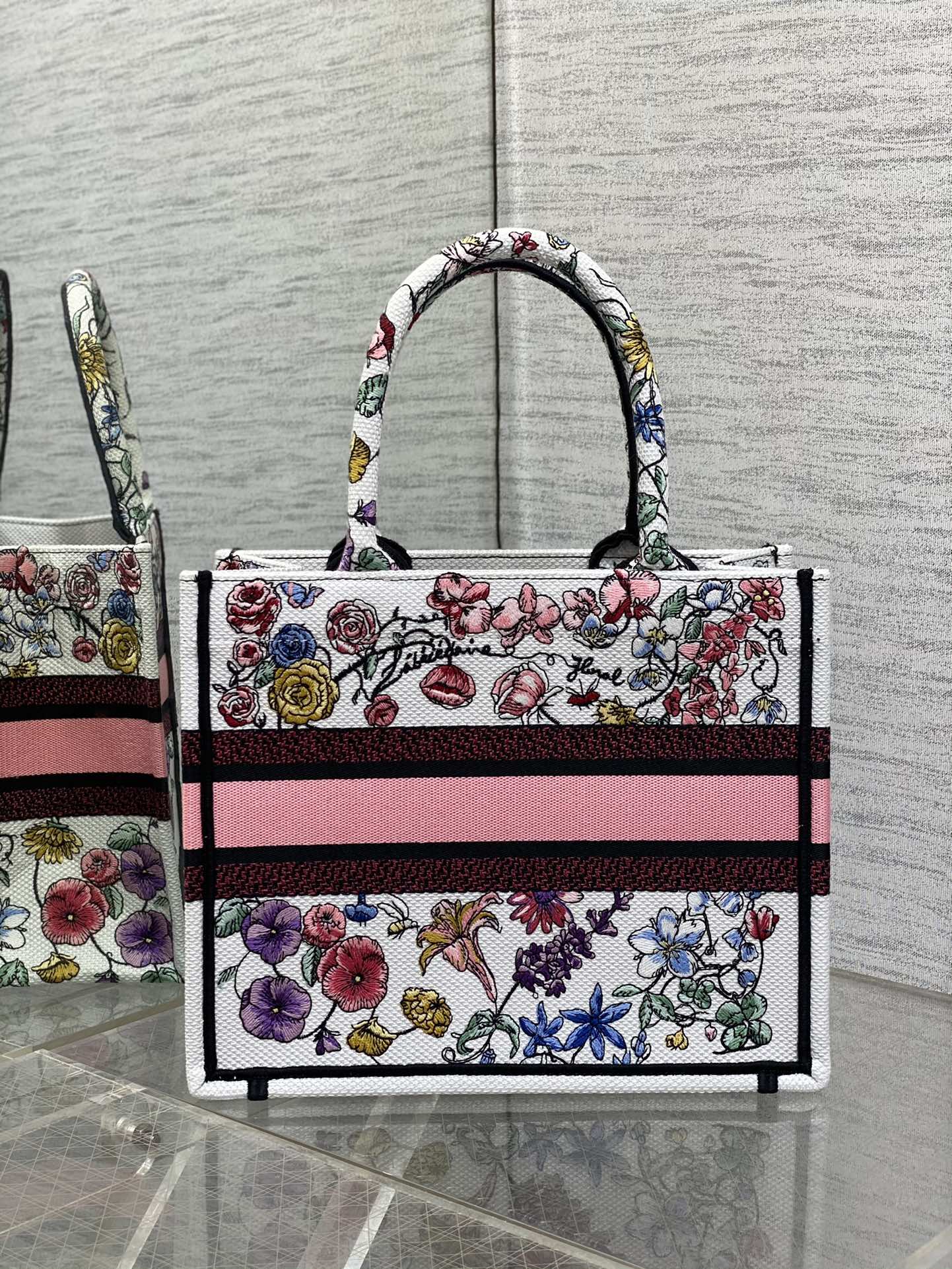 Bagsaaa D10r Small Book Tote White Multicolor Florilegio Embroidery 26cm