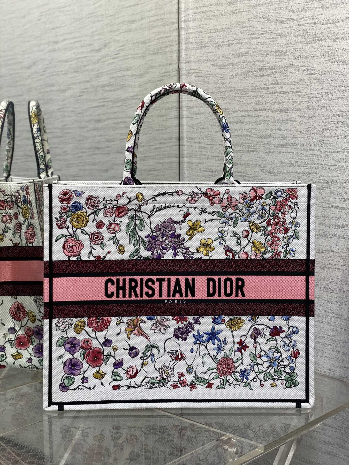 Bagsaaa D10r Large Book Tote White Multicolor Florilegio Embroidery 42cm