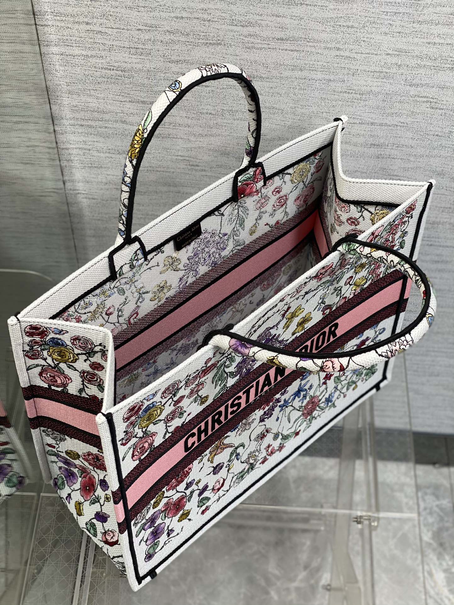 Bagsaaa D10r Large Book Tote White Multicolor Florilegio Embroidery 42cm