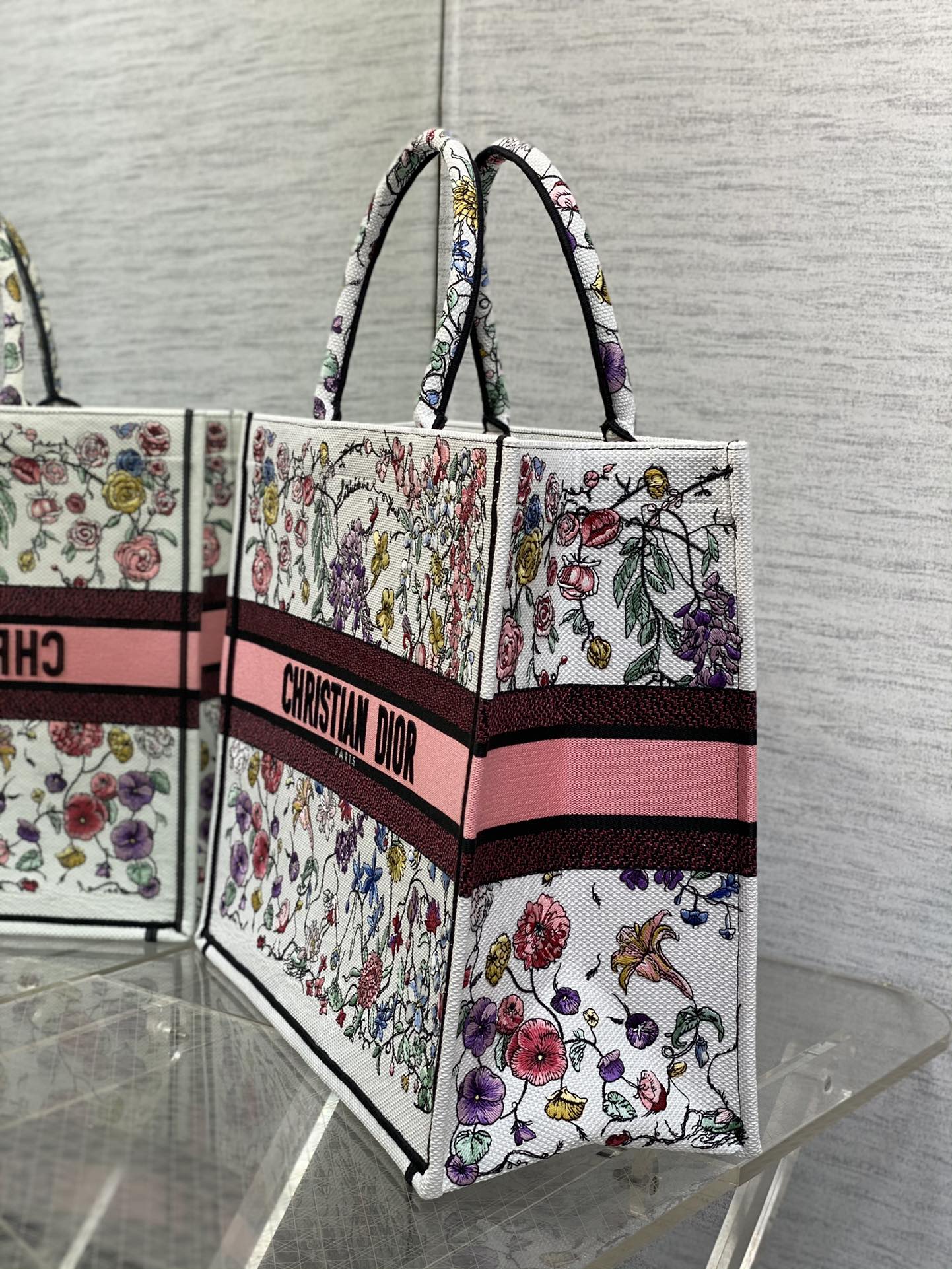 Bagsaaa D10r Large Book Tote White Multicolor Florilegio Embroidery 42cm
