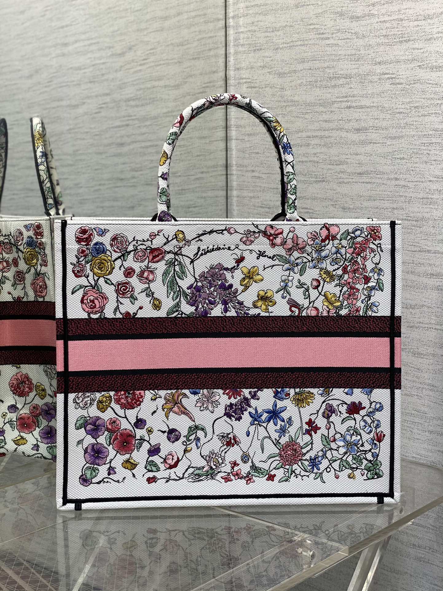 Bagsaaa D10r Large Book Tote White Multicolor Florilegio Embroidery 42cm
