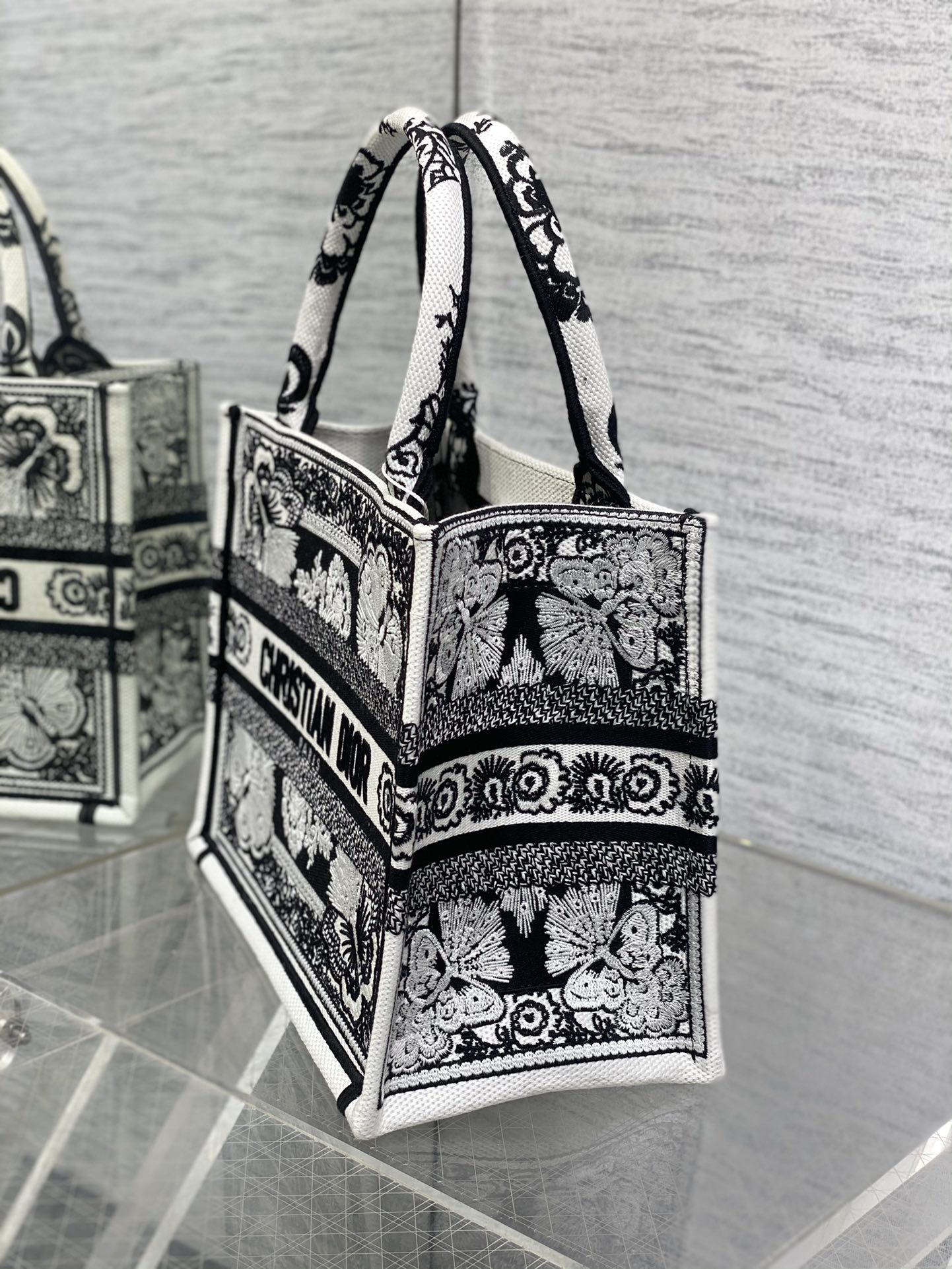 Bagsaaa D10r Small Book Tote Black Butterfly Bandana Embroidery 26cm