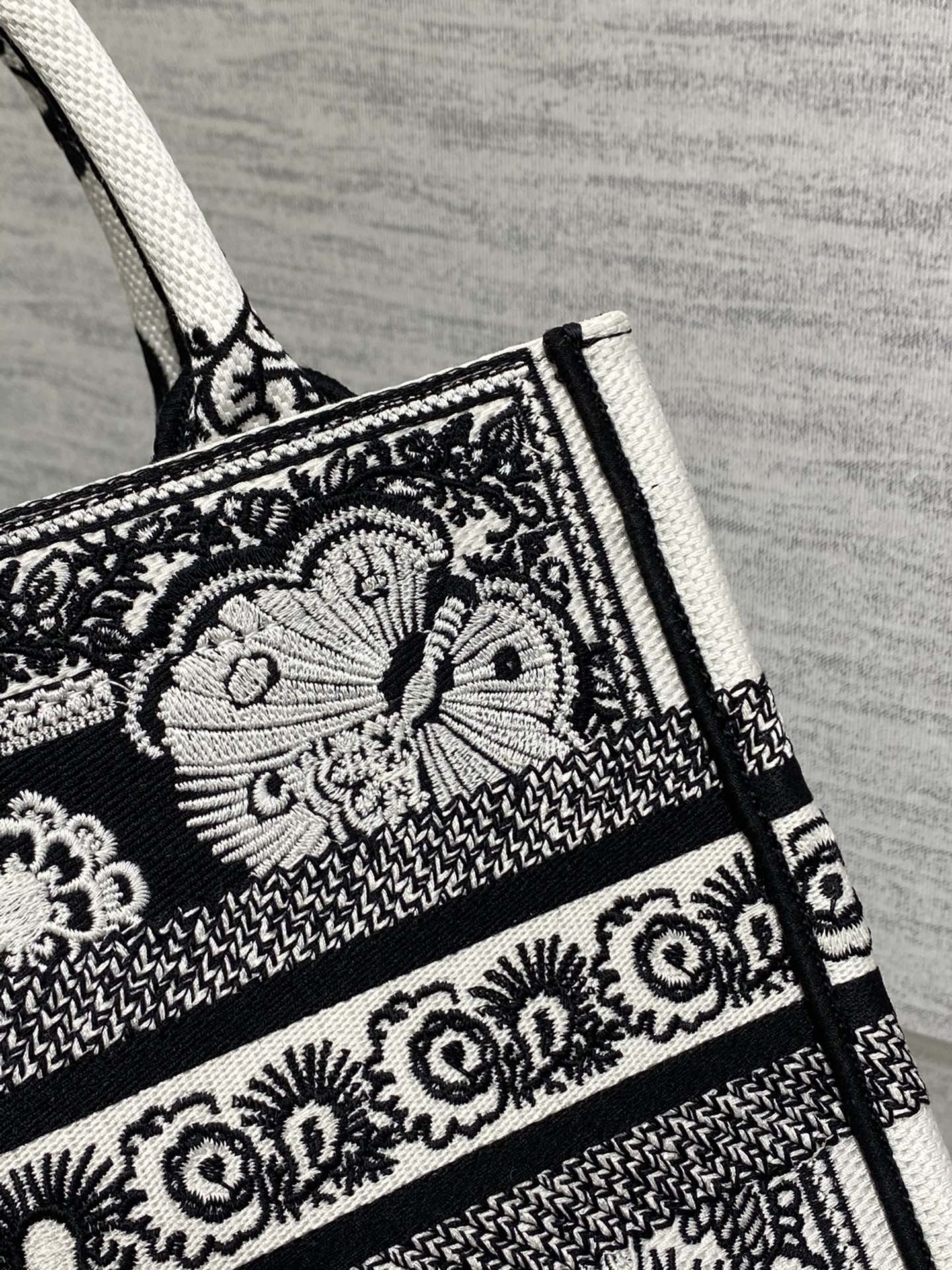 Bagsaaa D10r Small Book Tote Black Butterfly Bandana Embroidery 26cm