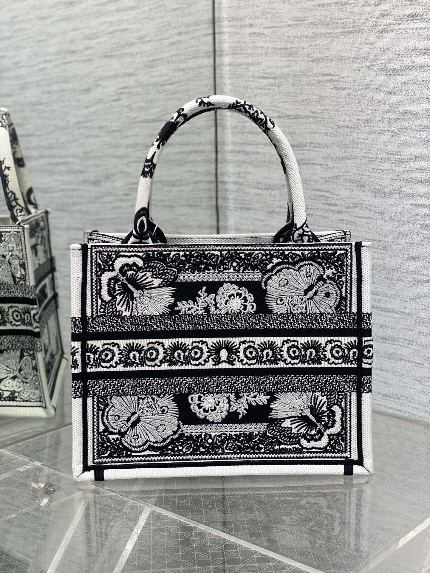 Bagsaaa D10r Small Book Tote Black Butterfly Bandana Embroidery 26cm