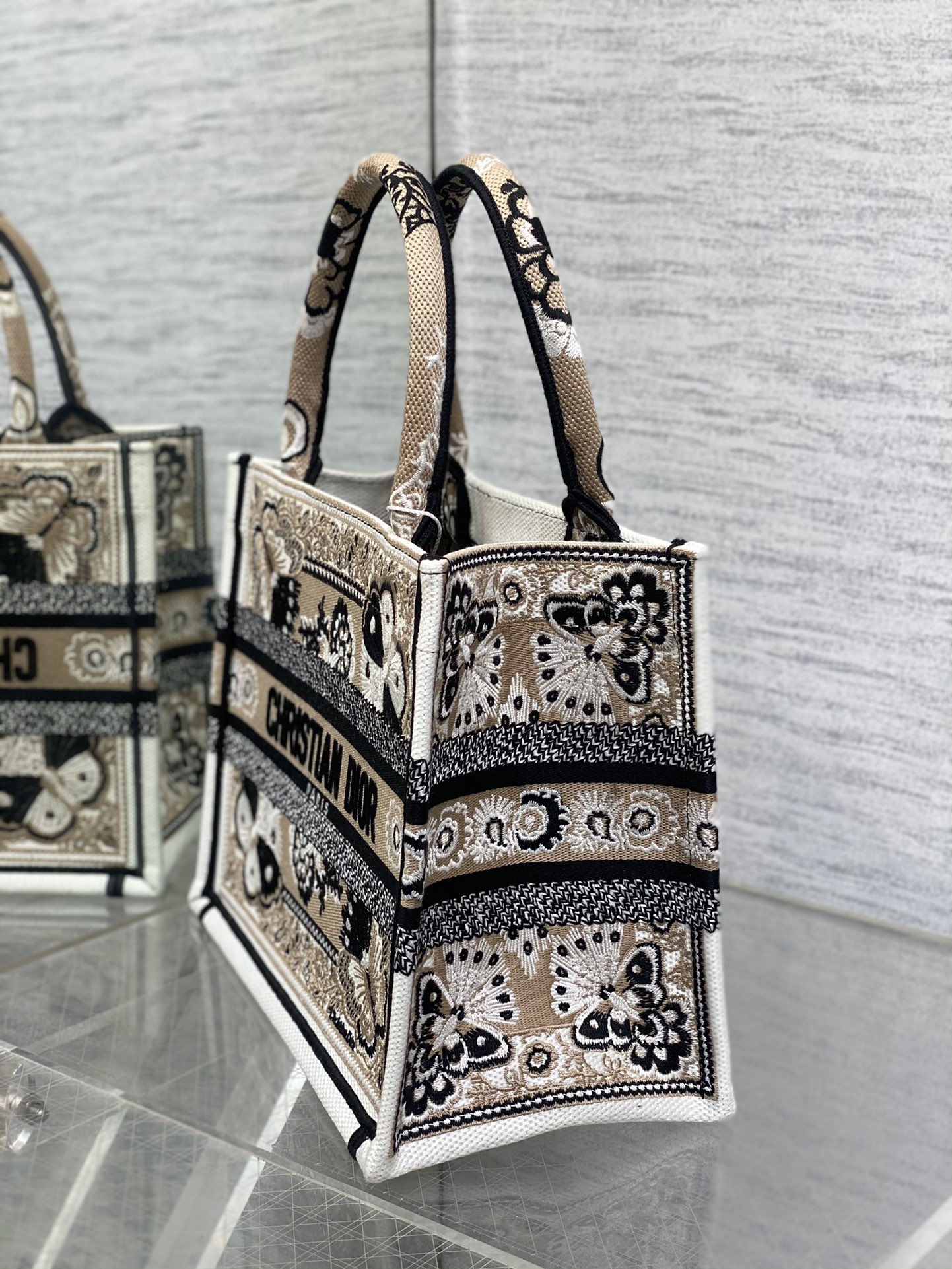Bagsaaa D10r Small Book Tote Beige Butterfly Bandana Embroidery 26cm