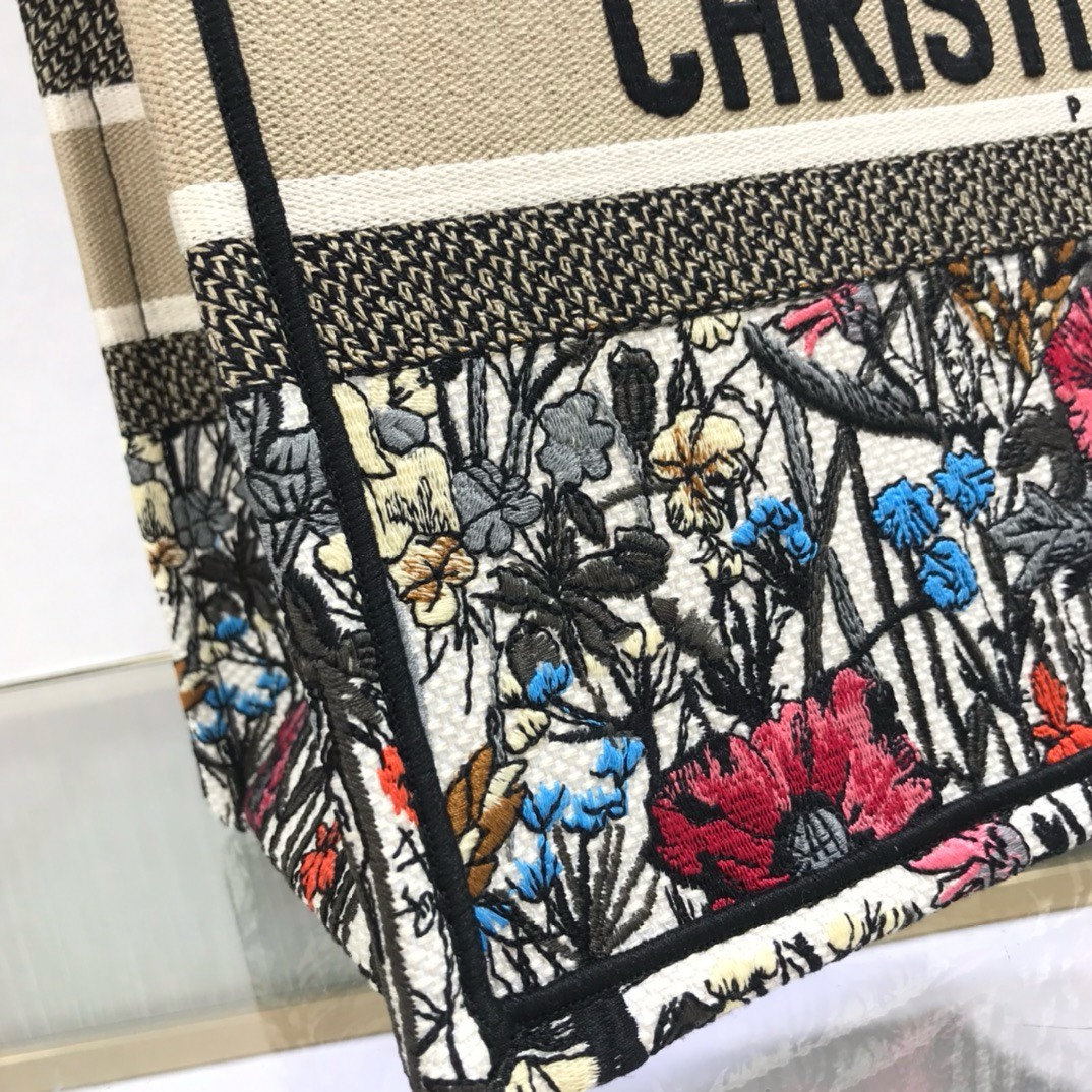 Bagsaaa D10r Medium Book Tote Multicolor Flower Embroidery 36cm