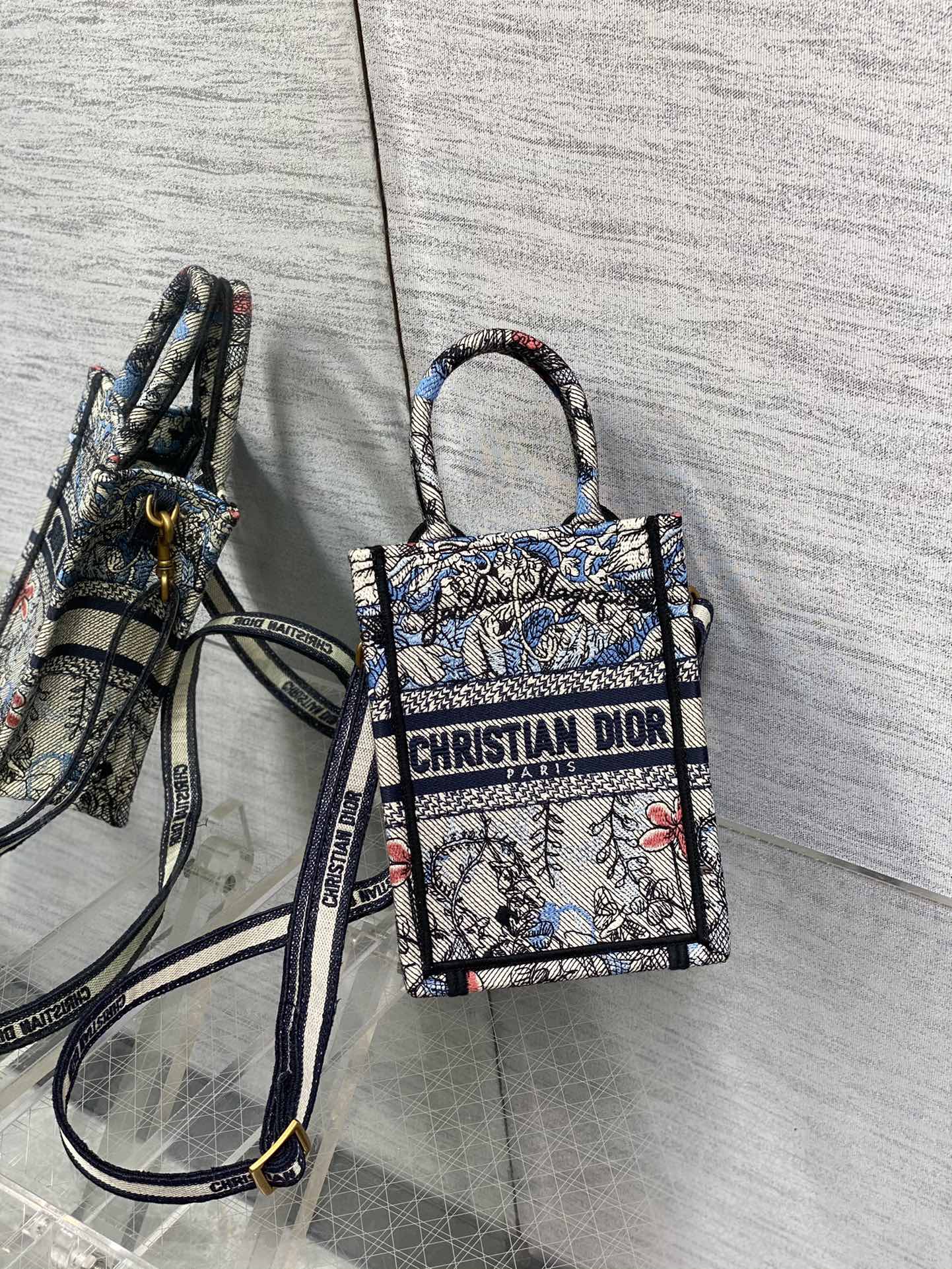 Bagsaaa D10r Phone Book Tote Blue Jardin Magique Embroidery - 13.5*5*18cm