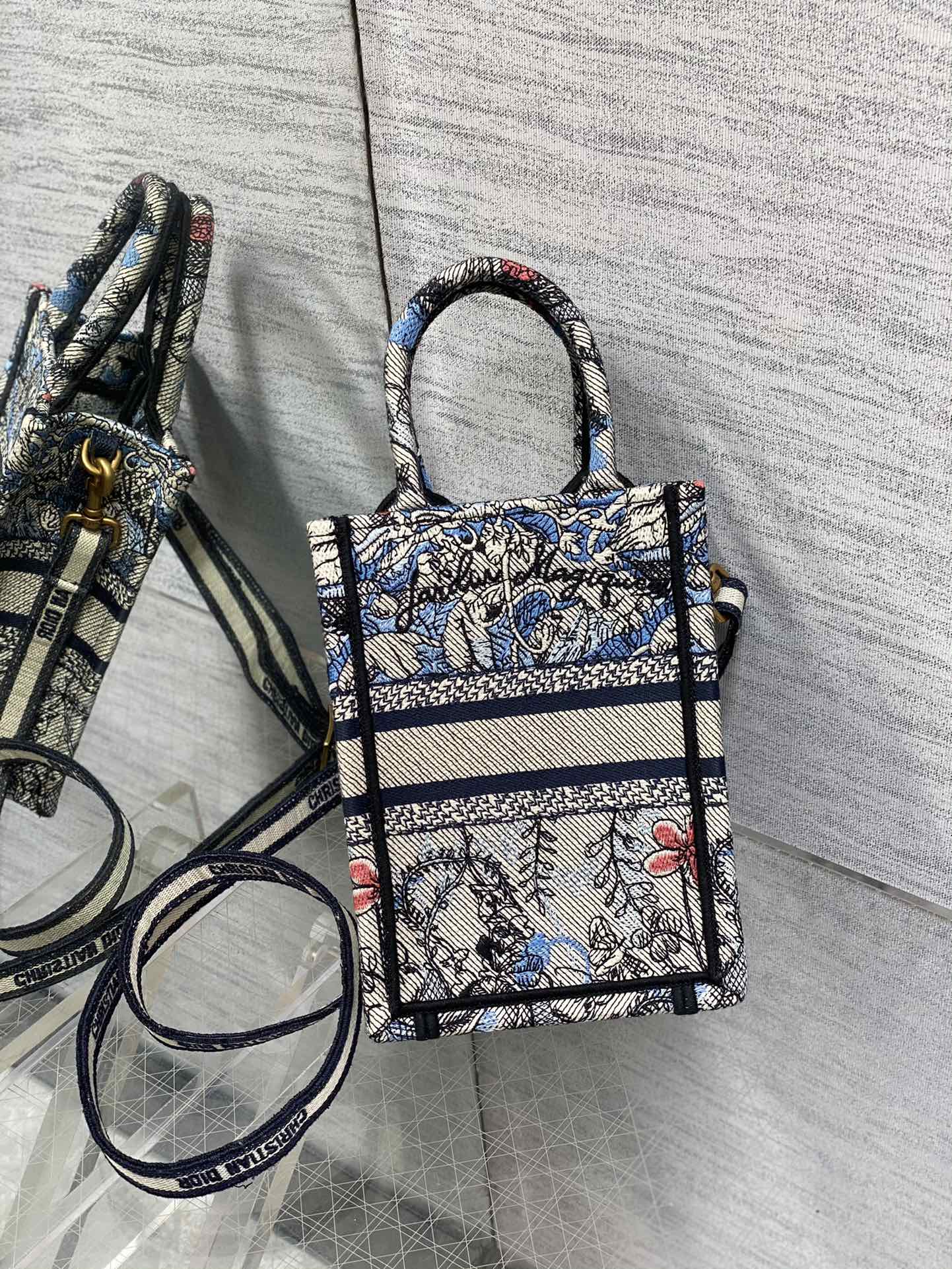 Bagsaaa D10r Phone Book Tote Blue Jardin Magique Embroidery - 13.5*5*18cm