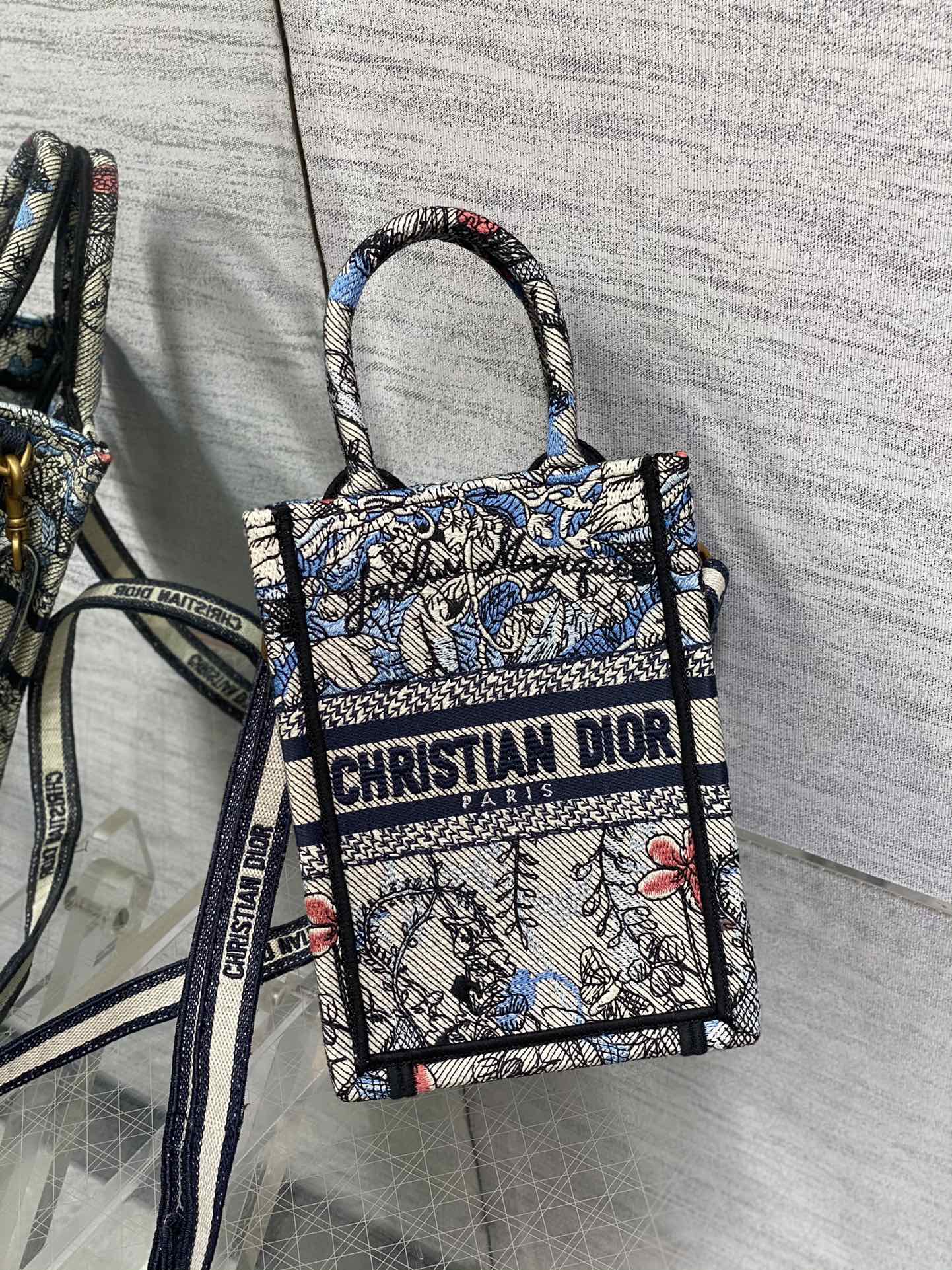 Bagsaaa D10r Phone Book Tote Blue Jardin Magique Embroidery - 13.5*5*18cm