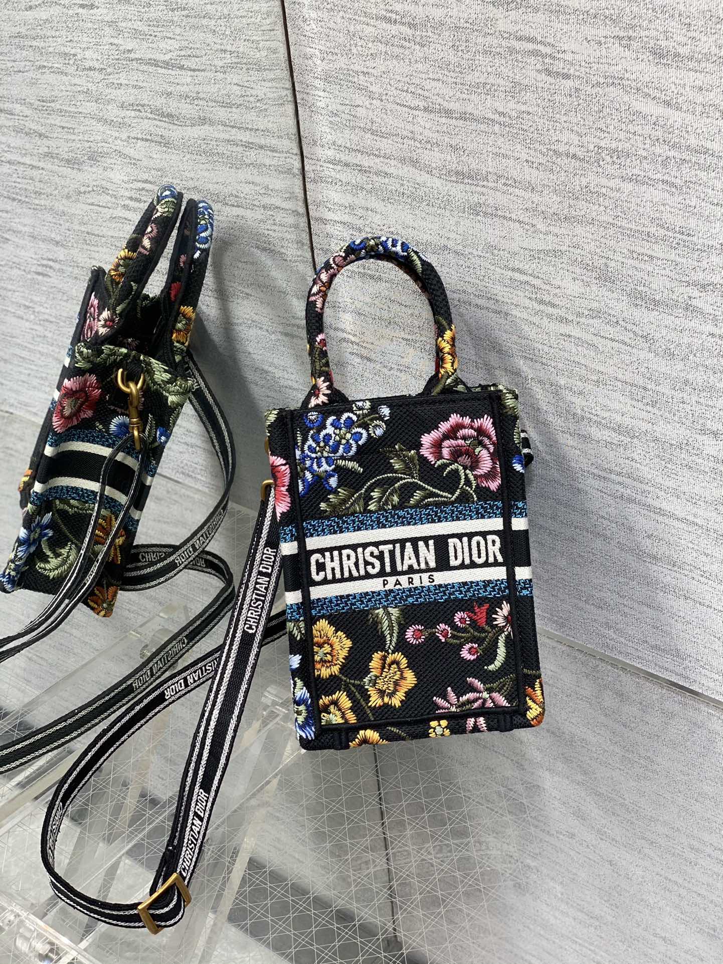 Bagsaaa D10r Phone Book Tote Black Petites Fleurs Embroidery - 13.5*5*18cm