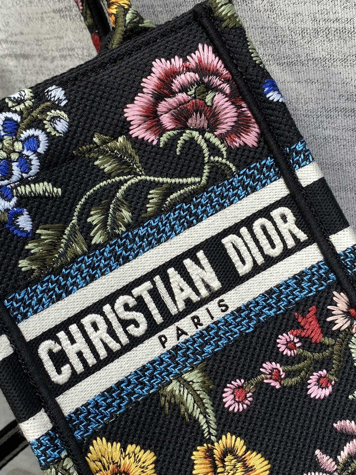 Bagsaaa D10r Phone Book Tote Black Petites Fleurs Embroidery - 13.5*5*18cm